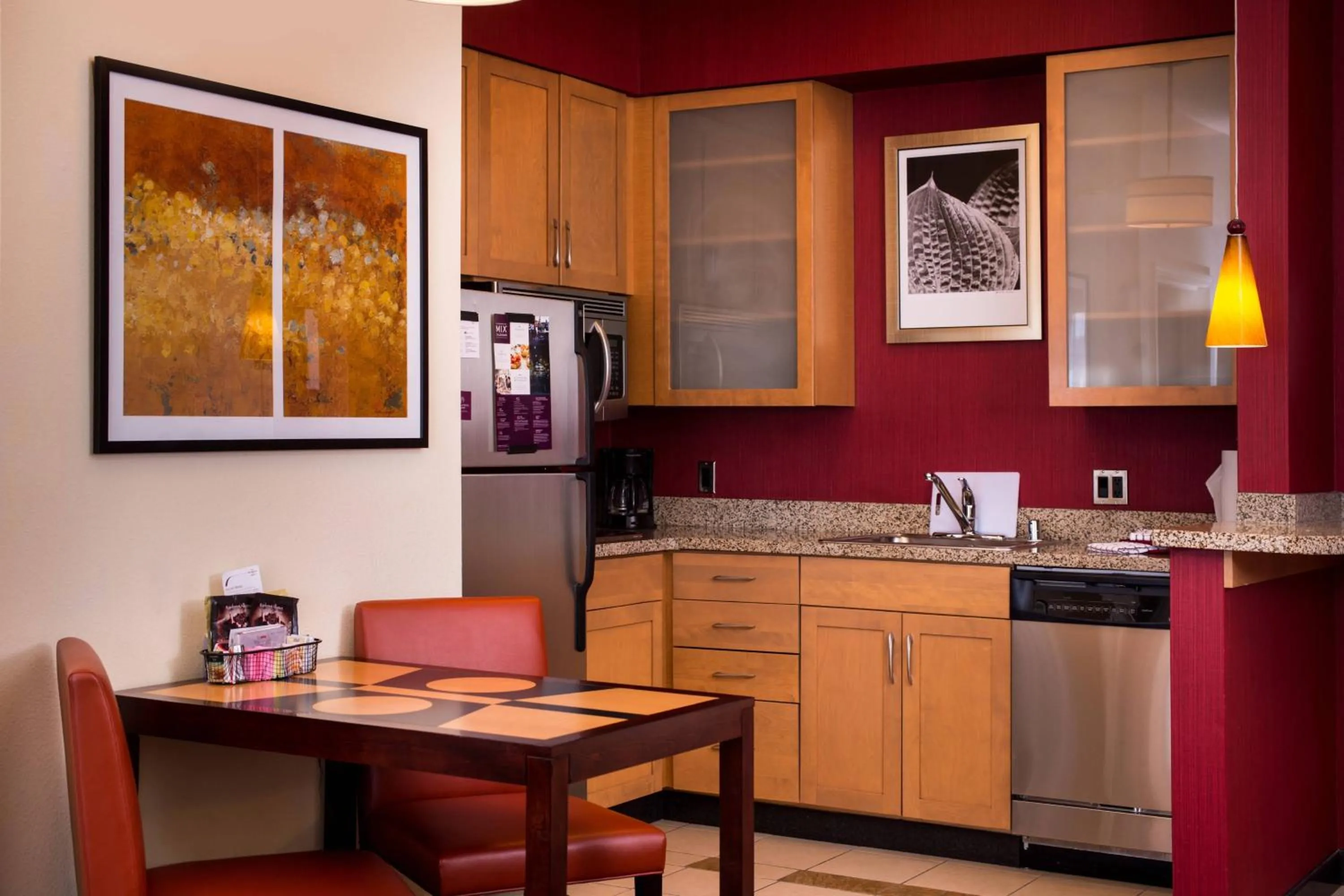 Kitchen or kitchenette in Residence Inn by Marriott Albuquerque Airport