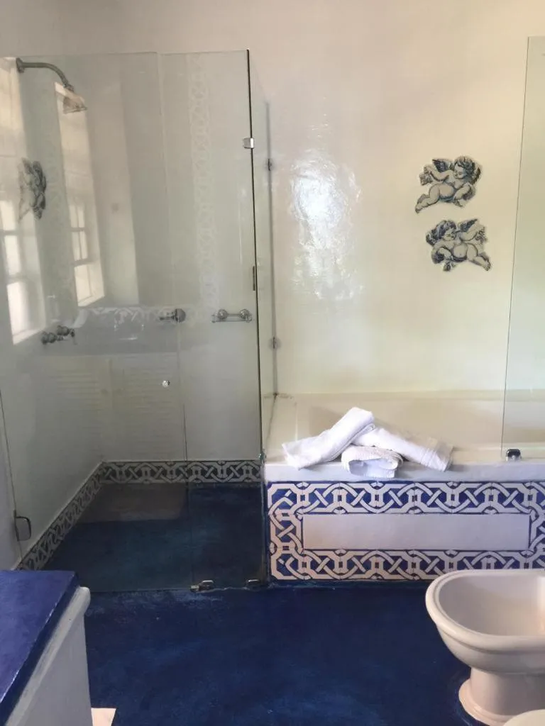 Shower in Casa Grande São Vicente