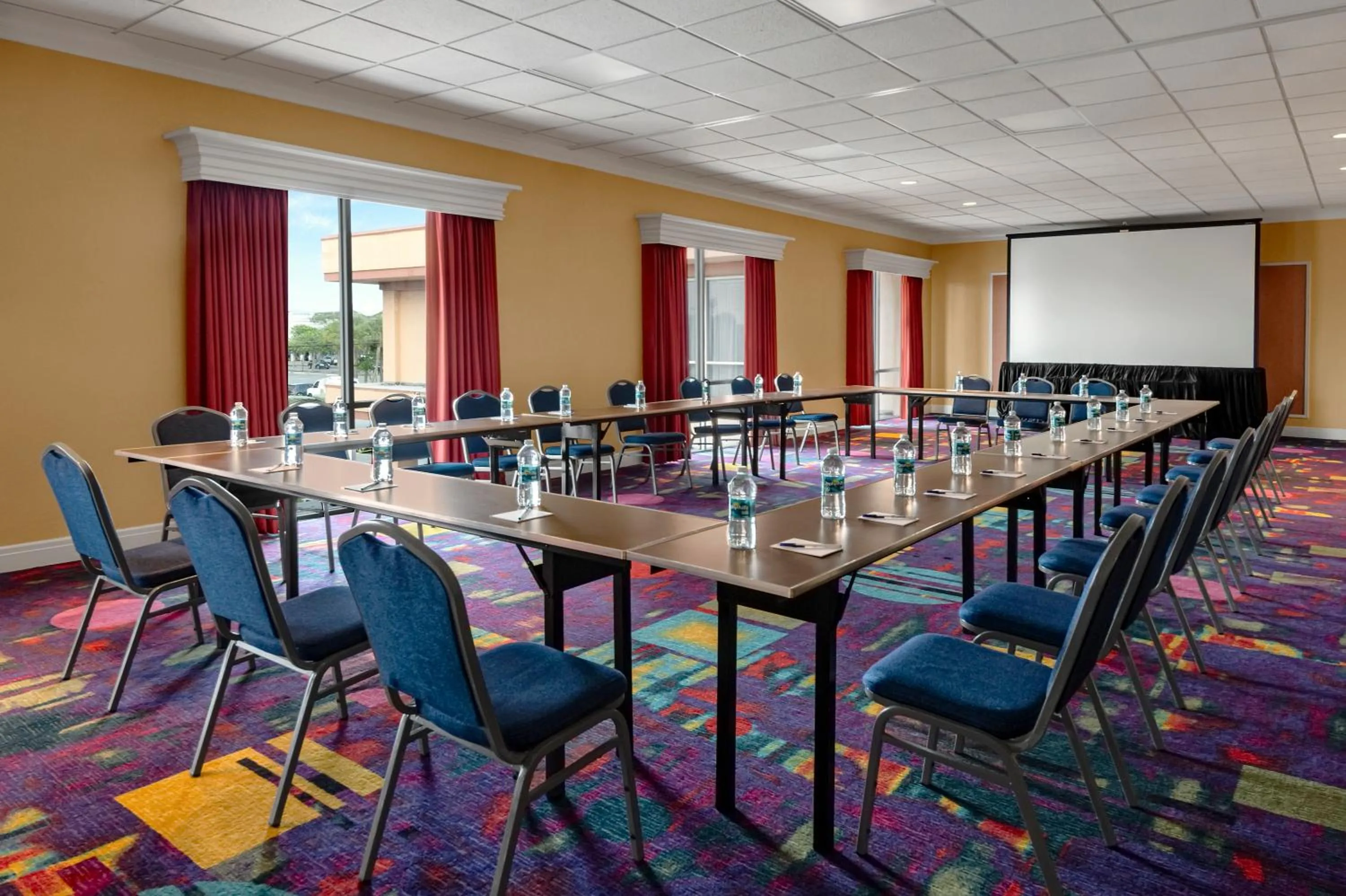 Business facilities in Dolphin Beach Resort