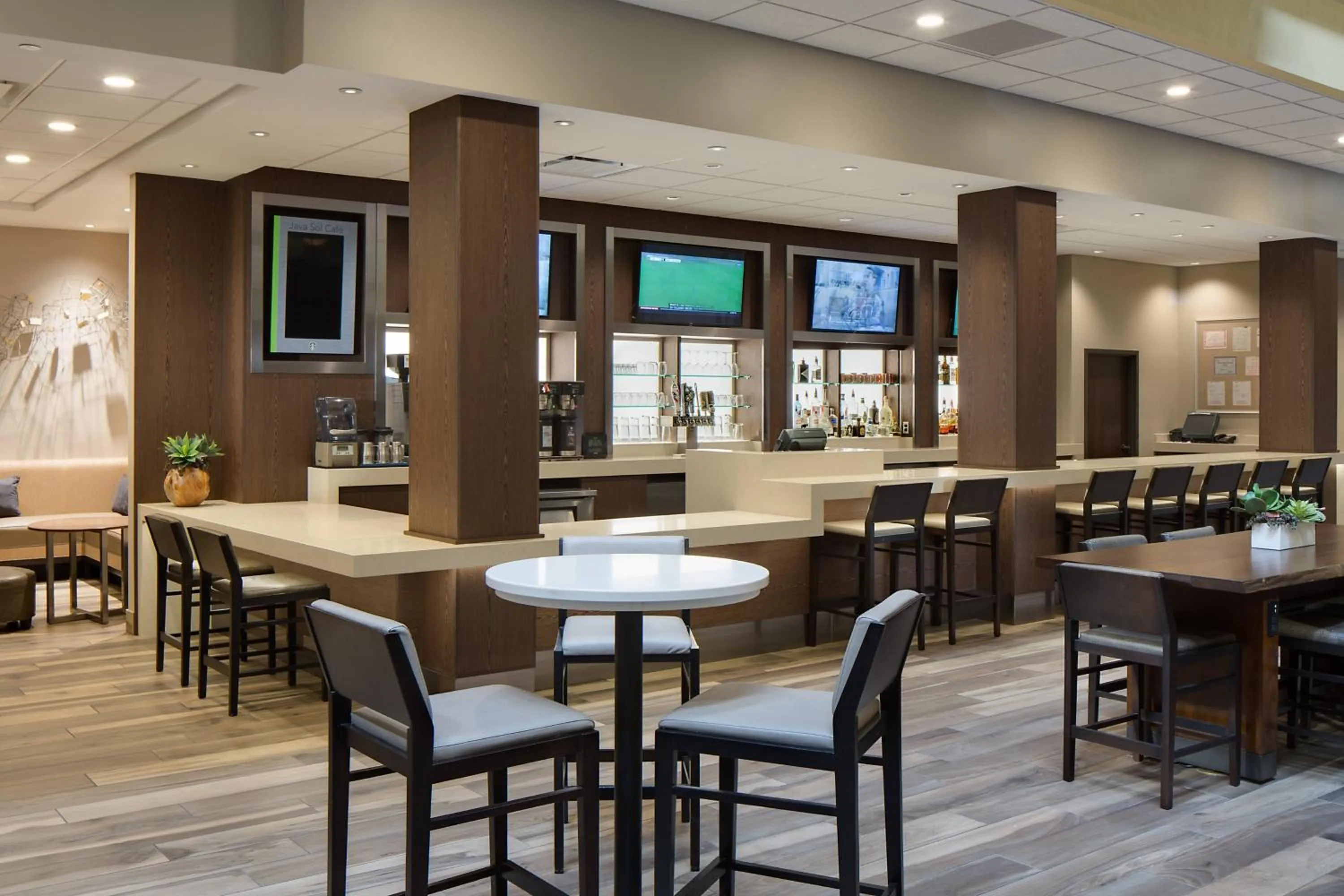 Lounge or bar in Albuquerque Marriott Pyramid North