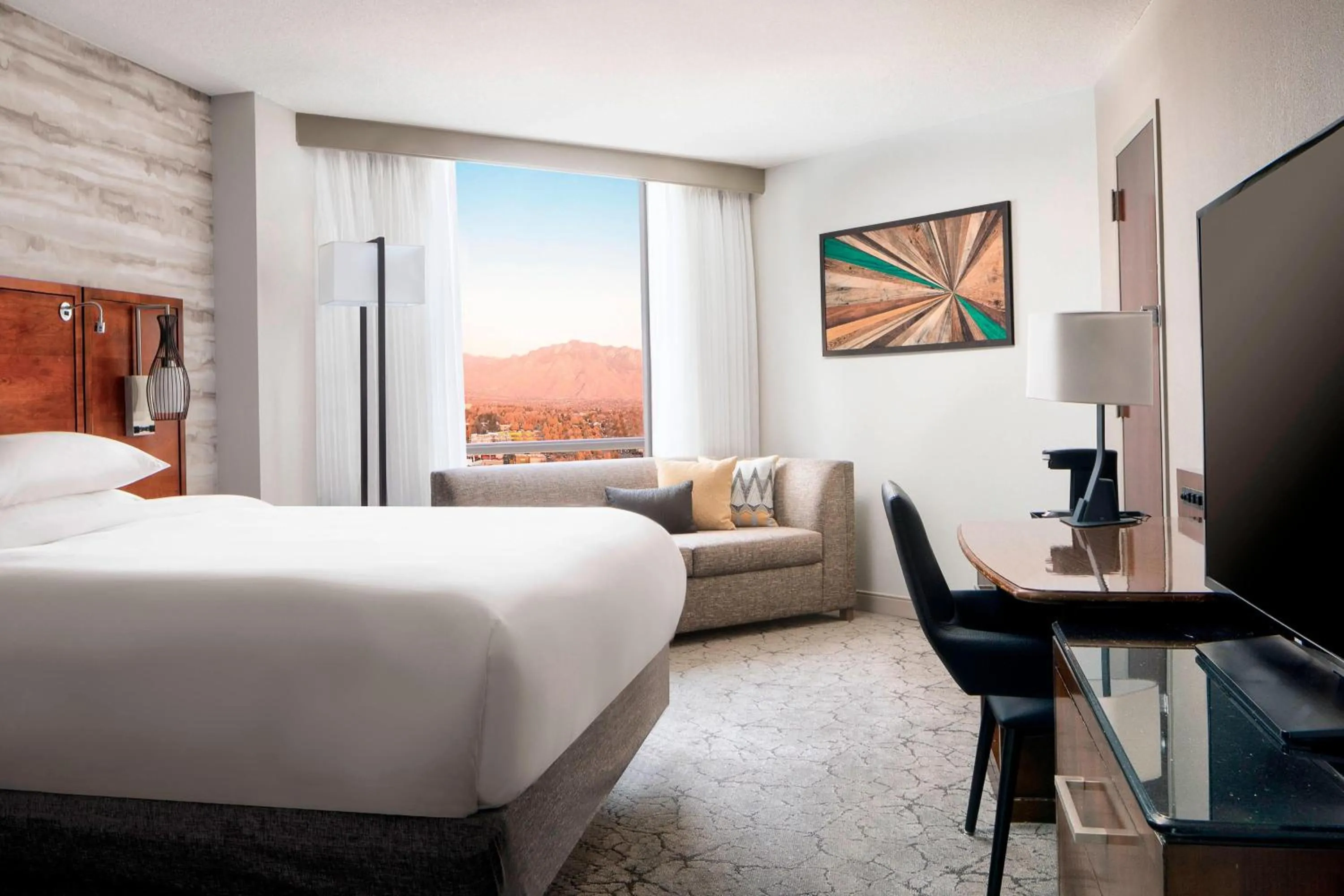 Bedroom, Bed in Marriott Albuquerque