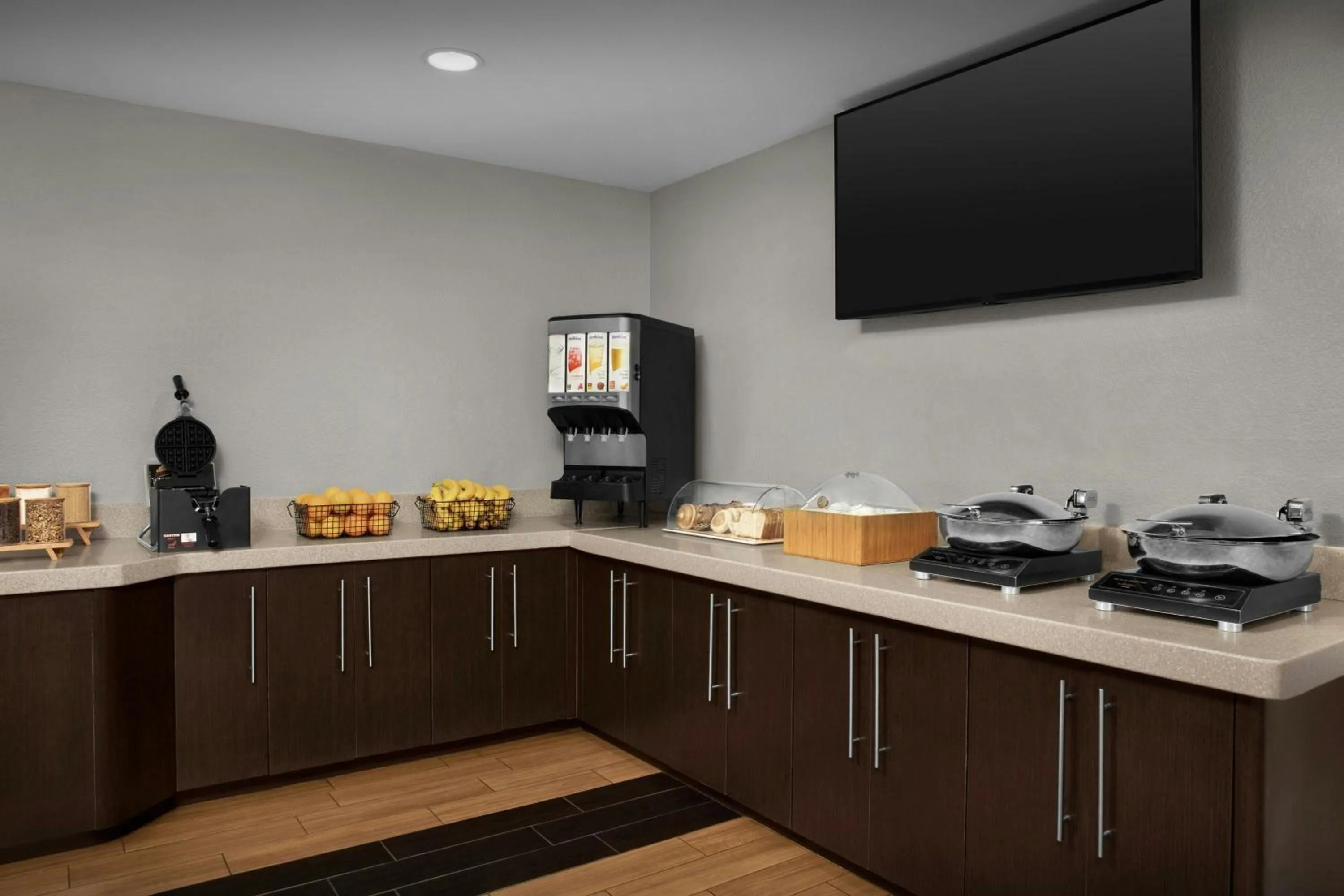 Restaurant/places to eat in TownePlace Suites by Marriott Albuquerque Airport