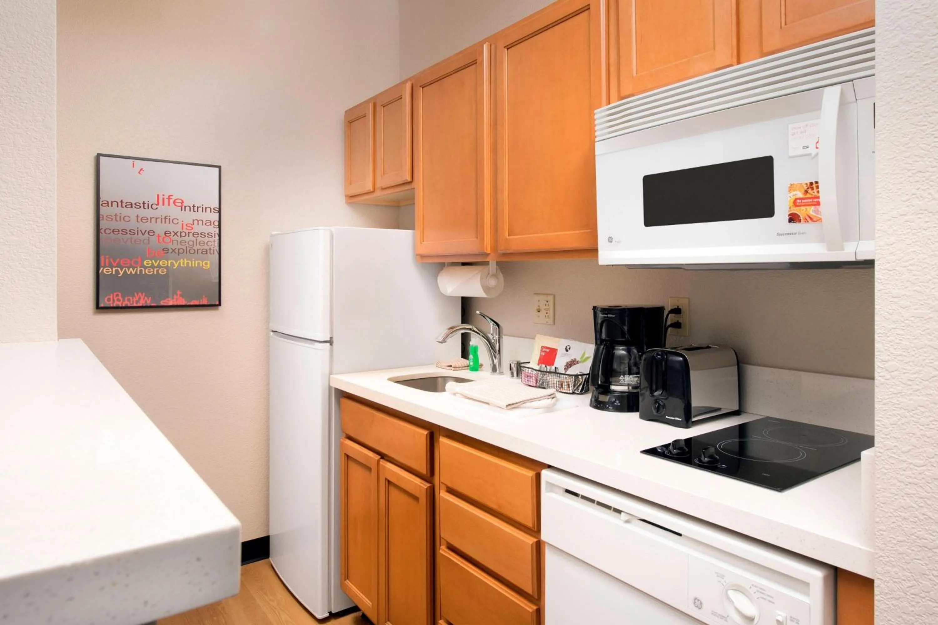 Kitchen or kitchenette in TownePlace Suites by Marriott Albuquerque Airport