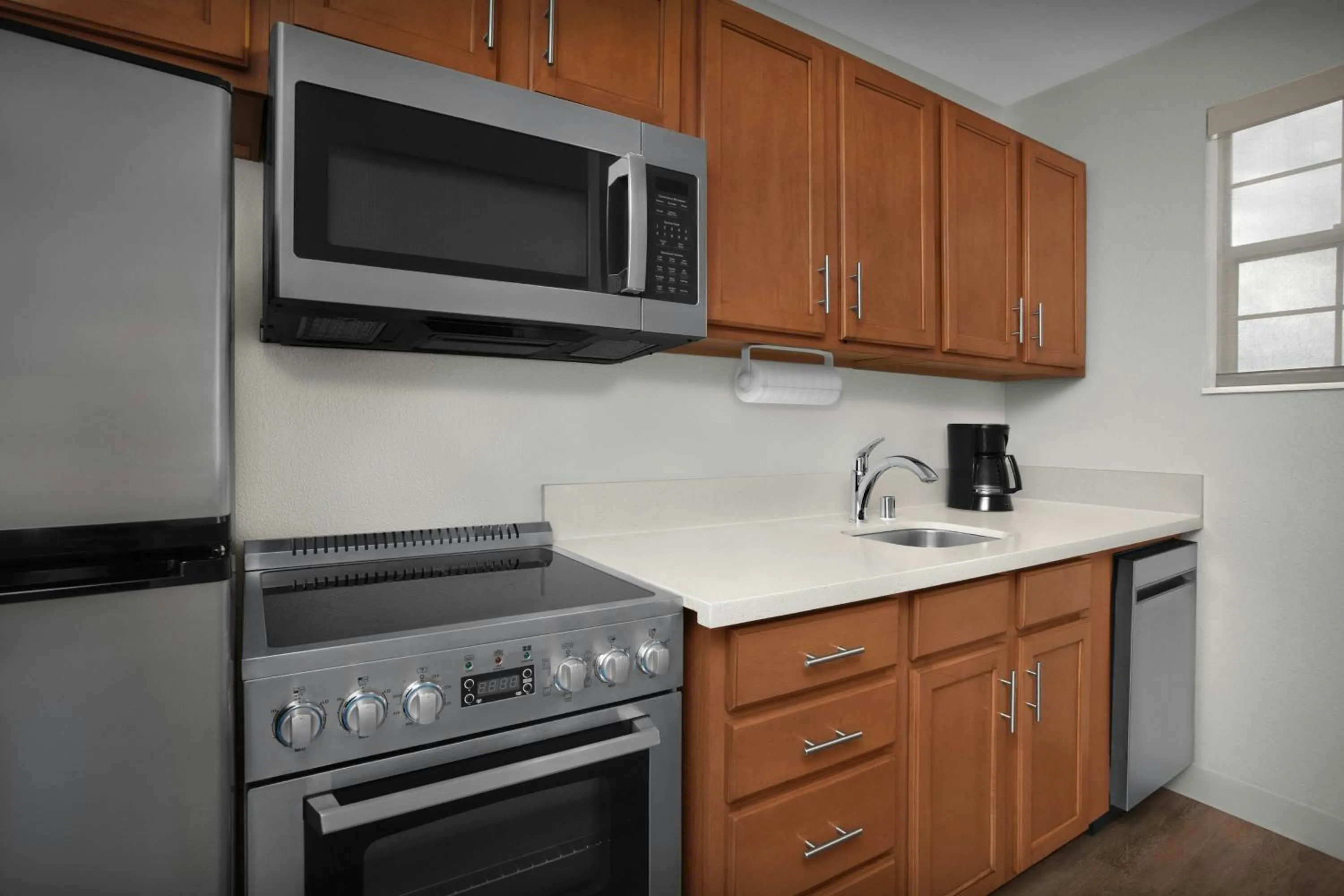 Kitchen or kitchenette in TownePlace Suites by Marriott Albuquerque Airport