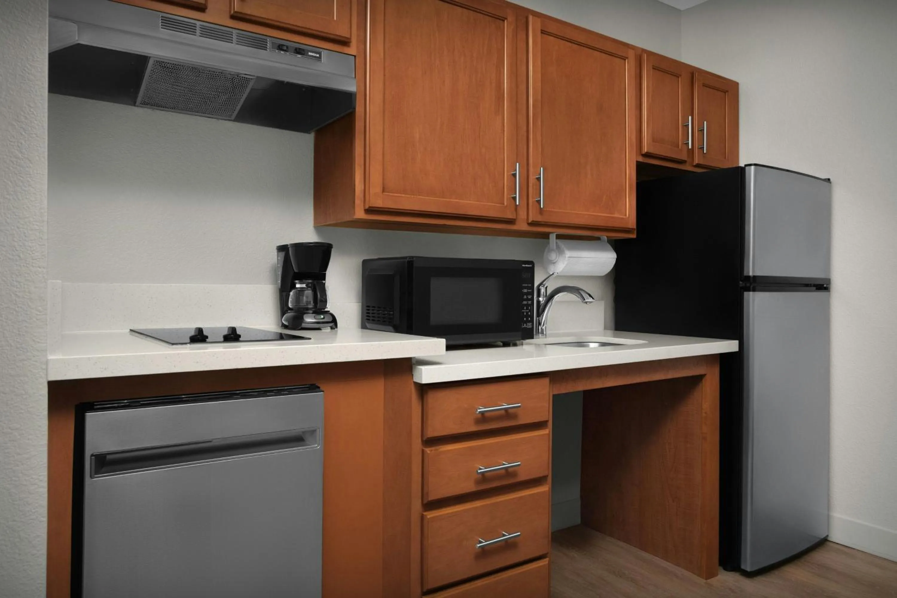 Kitchen or kitchenette in TownePlace Suites by Marriott Albuquerque Airport