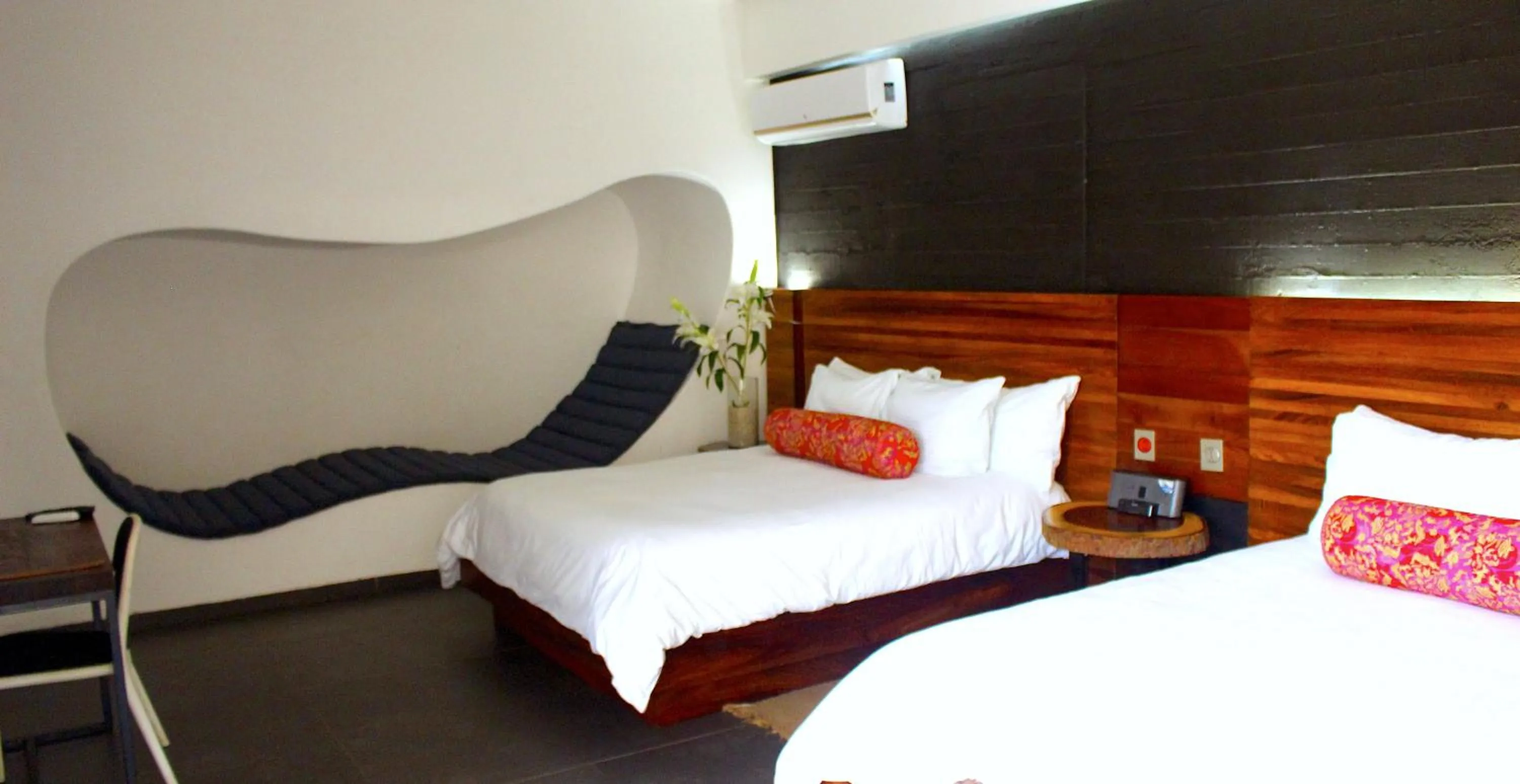 Photo of the whole room, Bed in Isla Tajín