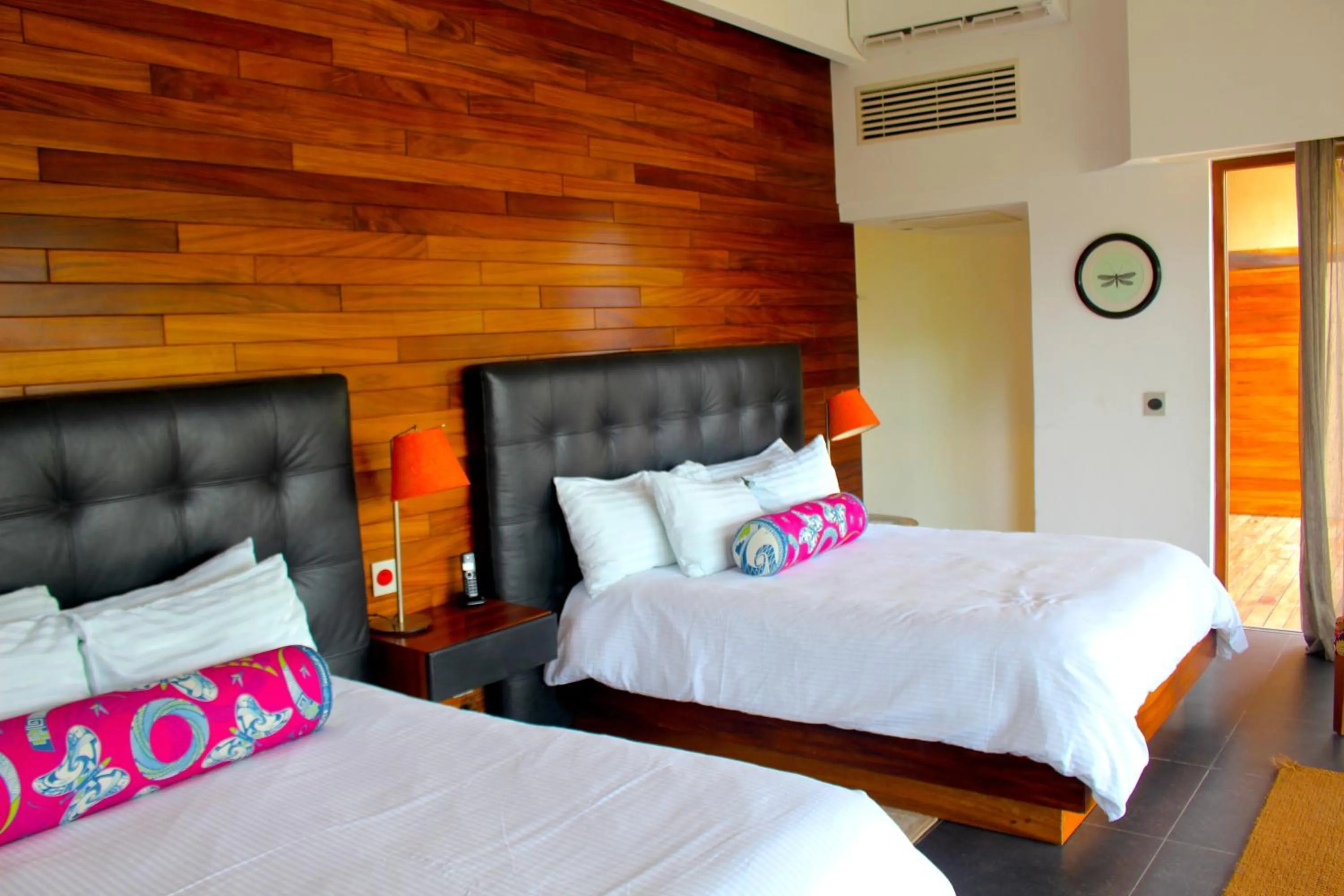 Photo of the whole room, Bed in Isla Tajín