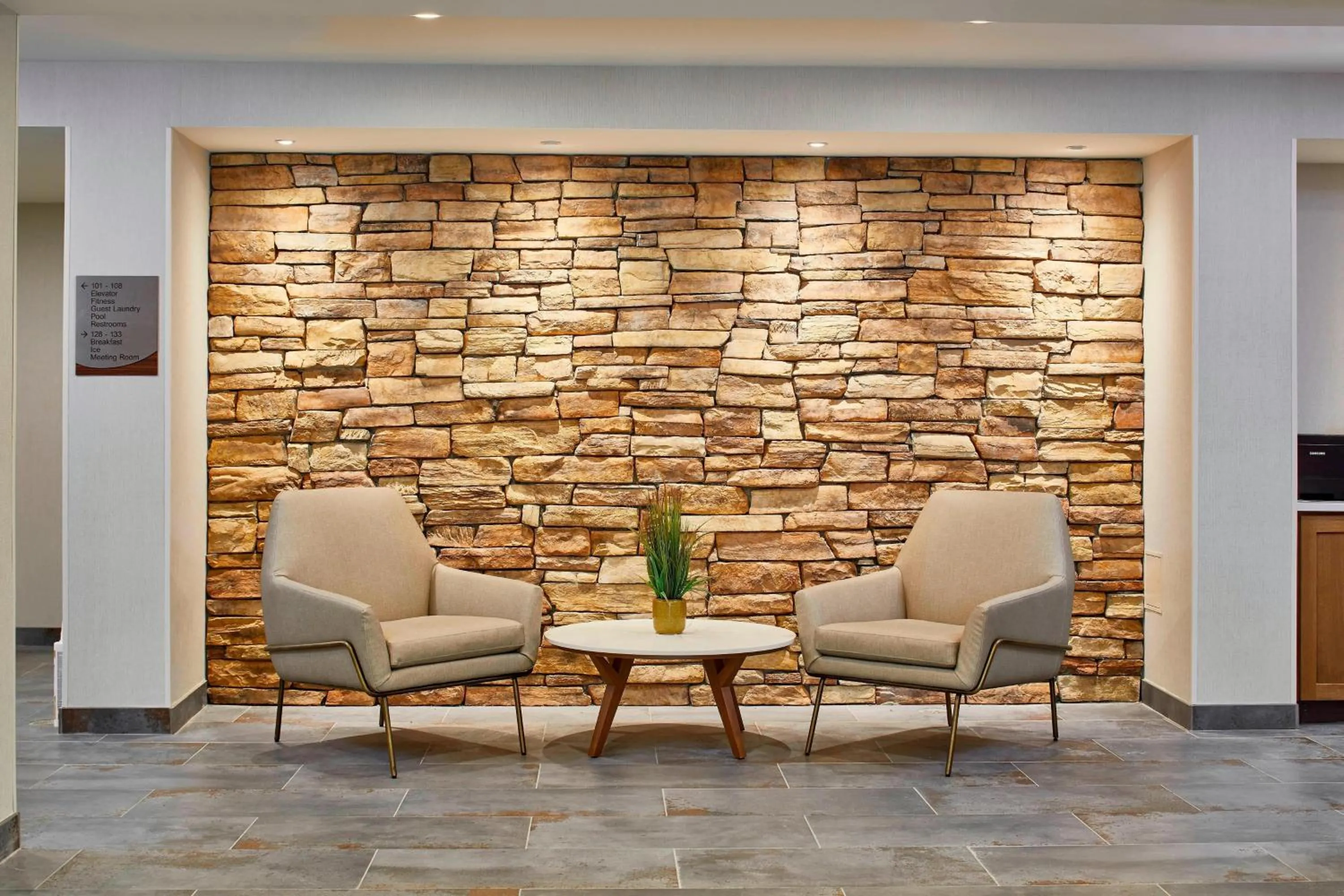 Lobby or reception in Fairfield Inn & Suites by Marriott Albany Airport