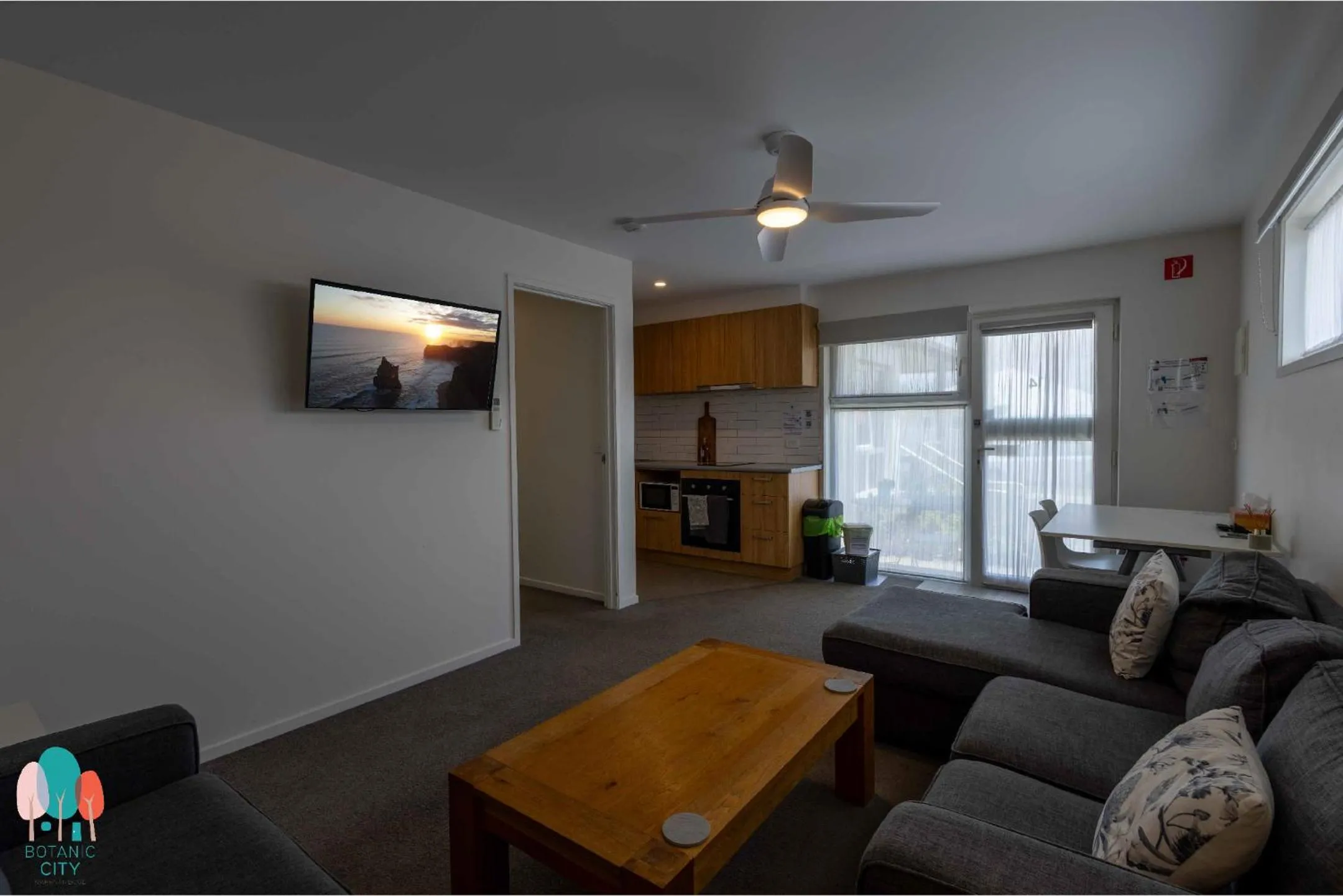 Kitchen or kitchenette in Botanic City Apartments