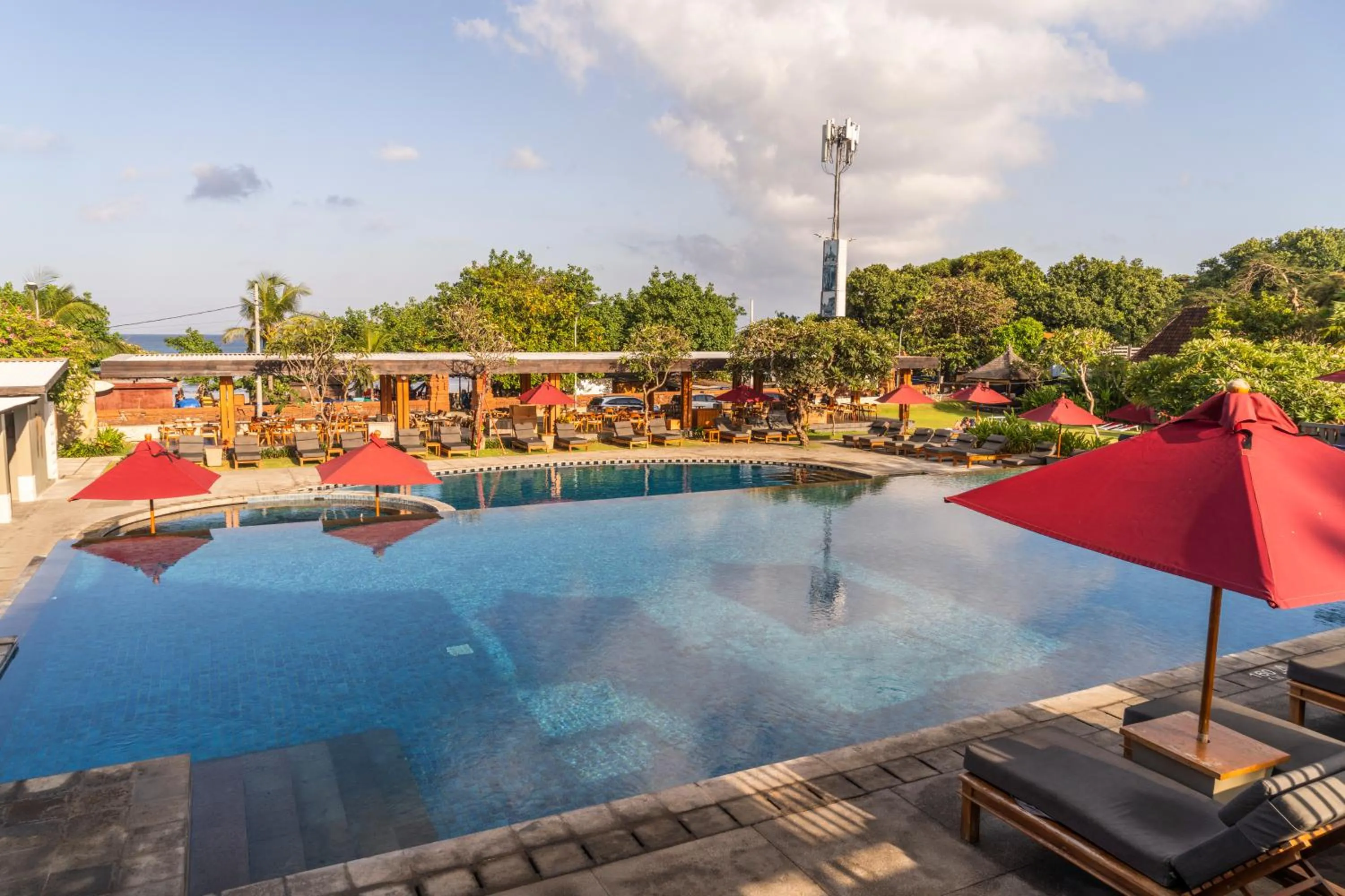 Swimming pool in Bali Niksoma Boutique Beach Resort