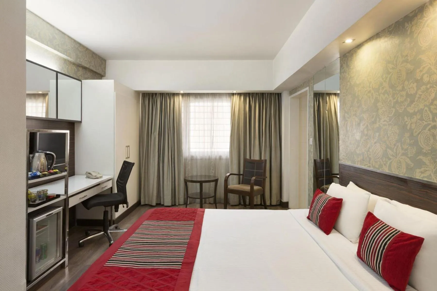 Photo of the whole room, Bed in Regenta Place Bangalore, Cunningham Road