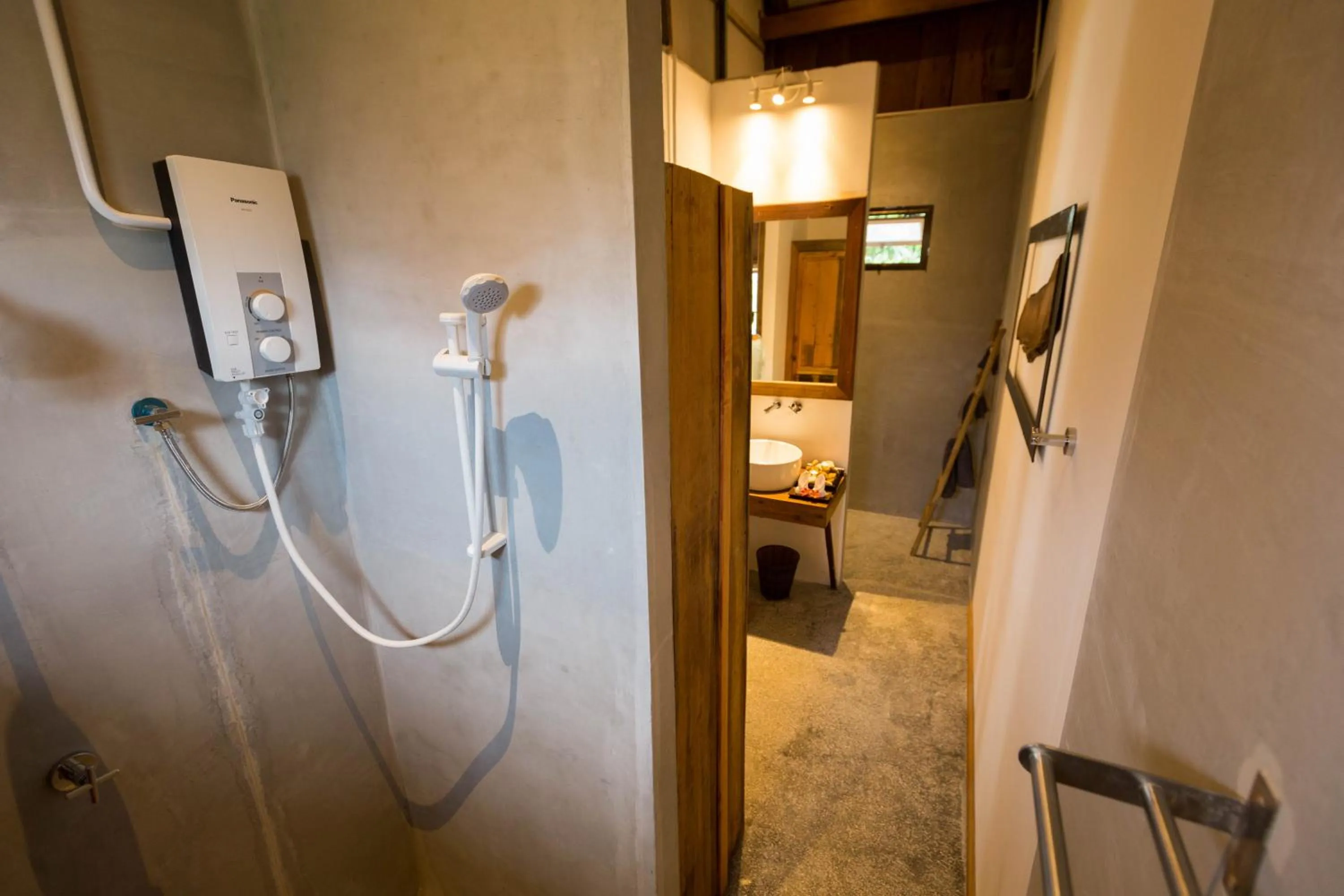 Shower in Kampot River Residence