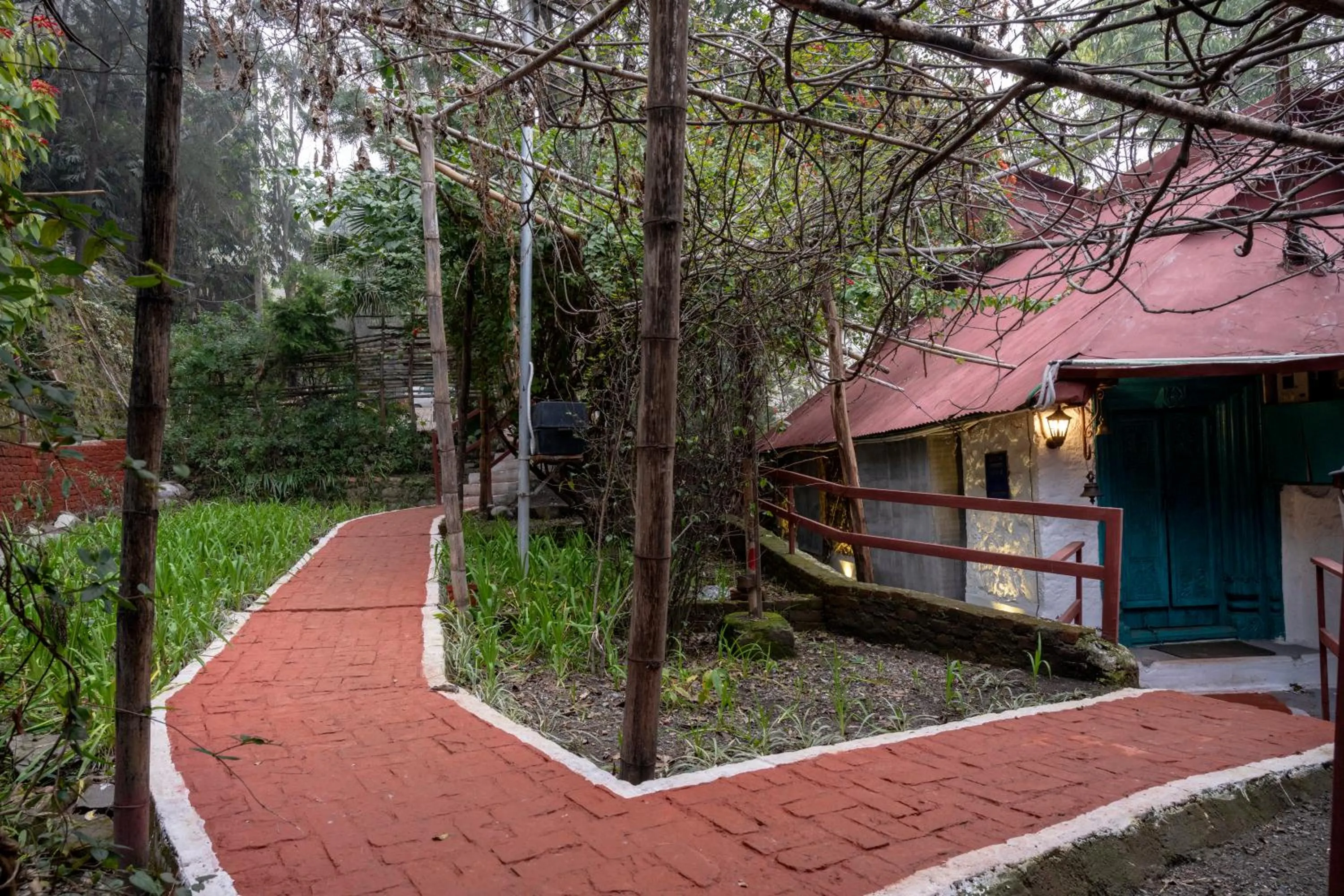 Property building in ROSASTAYS Jeolikote