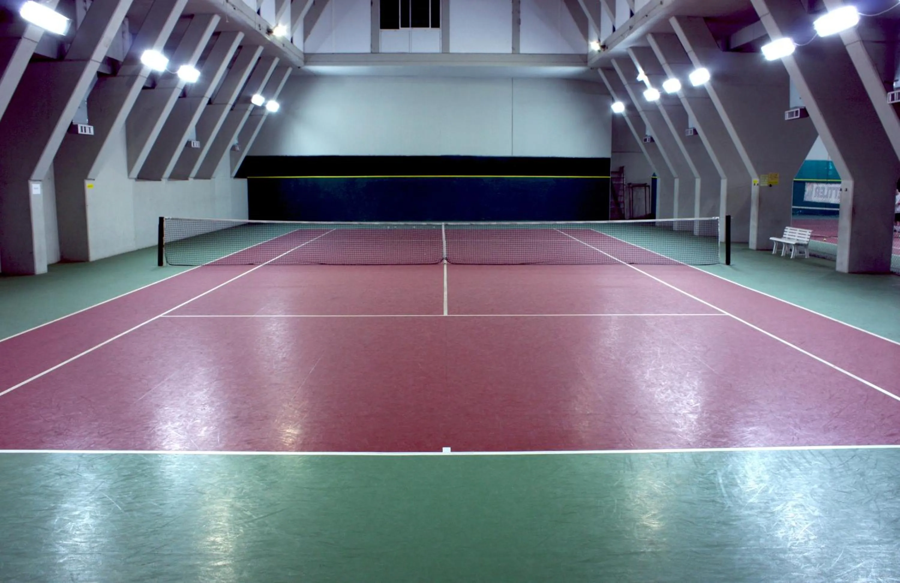 Tennis court in Cosmopolitan Hotel