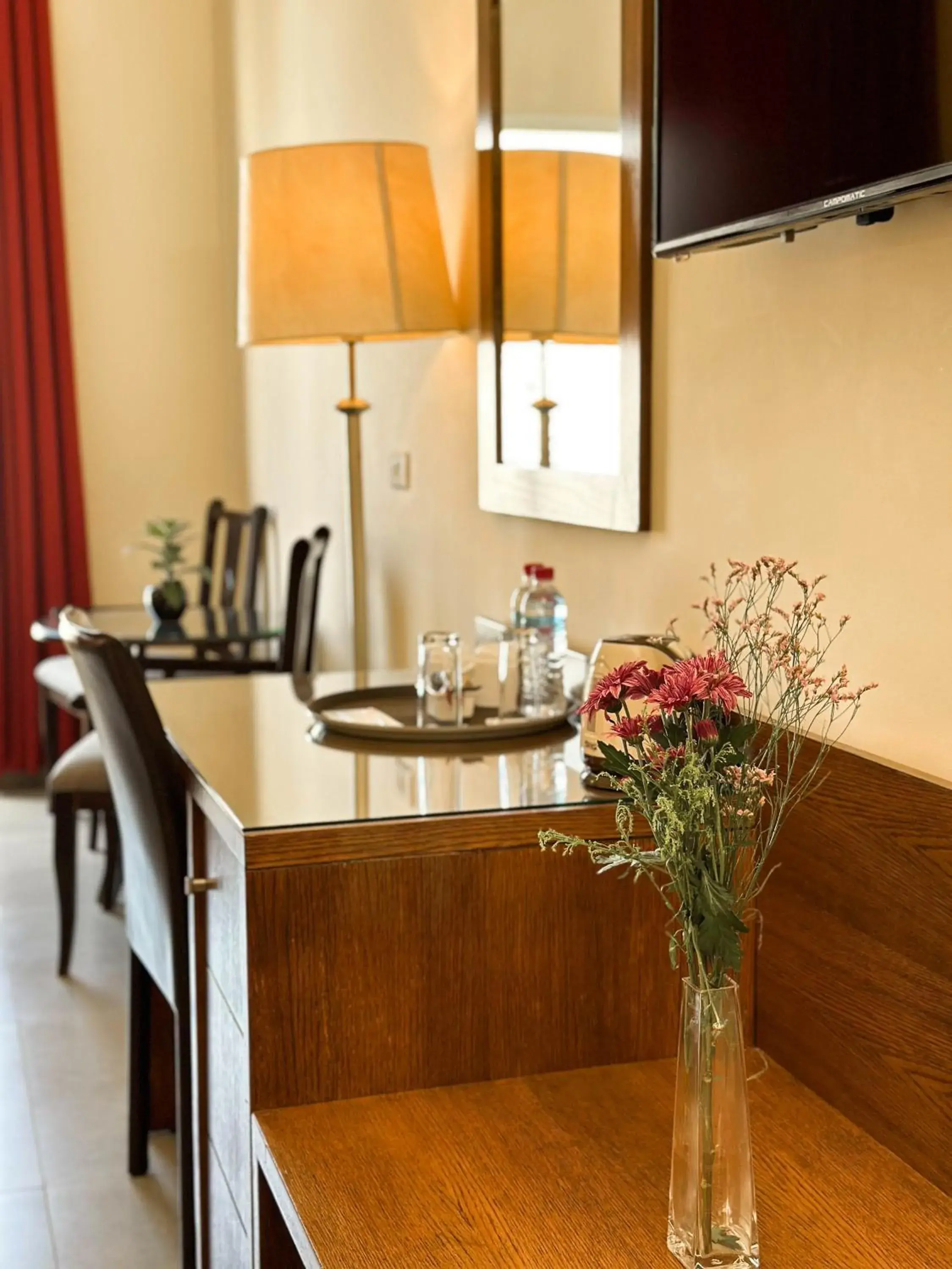 Junior Suite-Pool OR Garden View in Cosmopolitan Hotel Junior Suite-Pool OR Garden View in Cosmopolitan Hotel