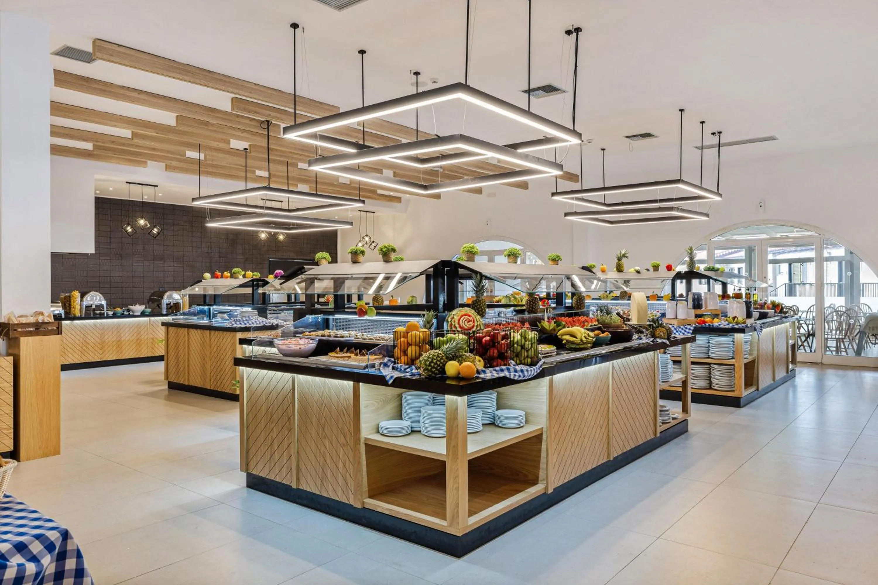 Restaurant/places to eat in White Olive Marine Aquapark