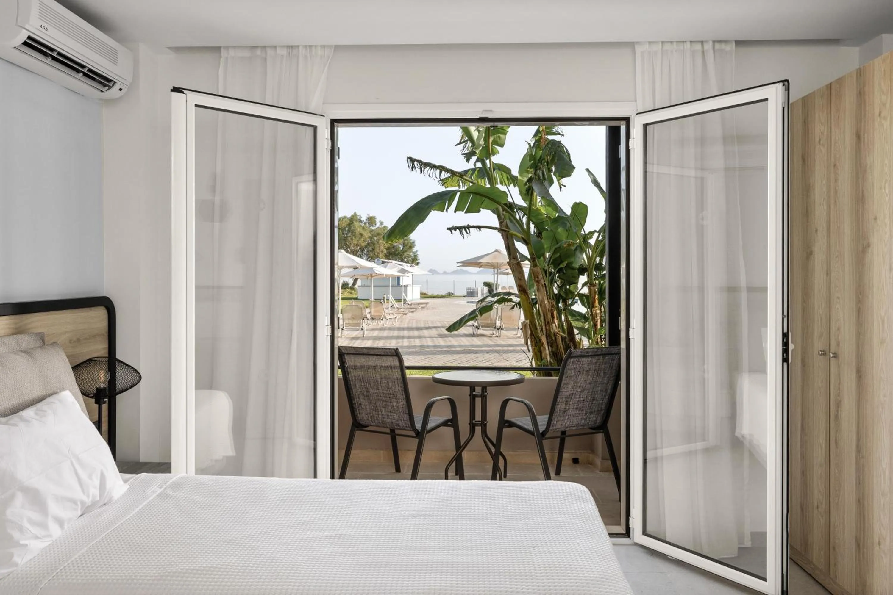 Photo of the whole room, Bed in White Olive Marine Aquapark