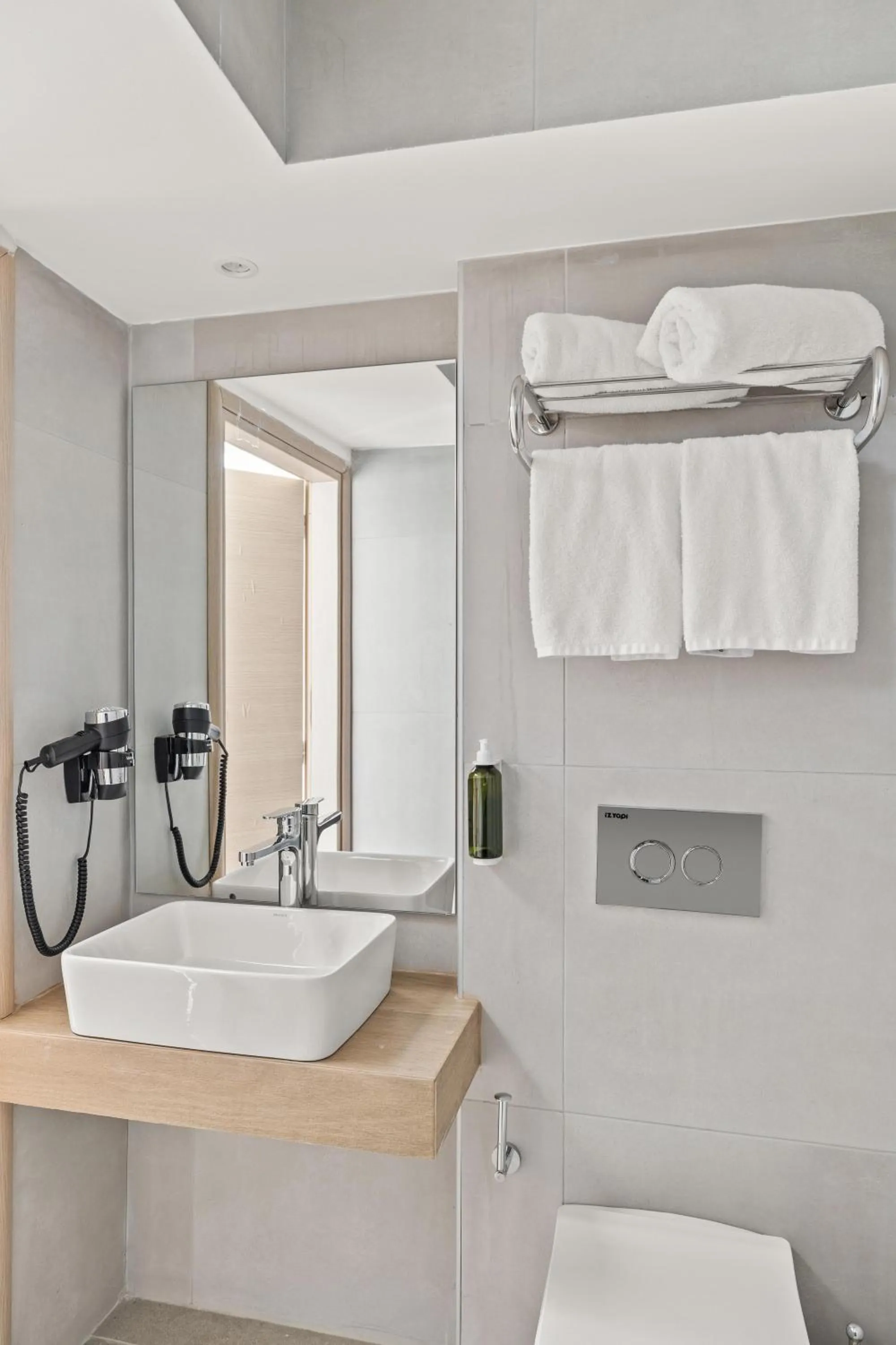 Bathroom in White Olive Marine Aquapark