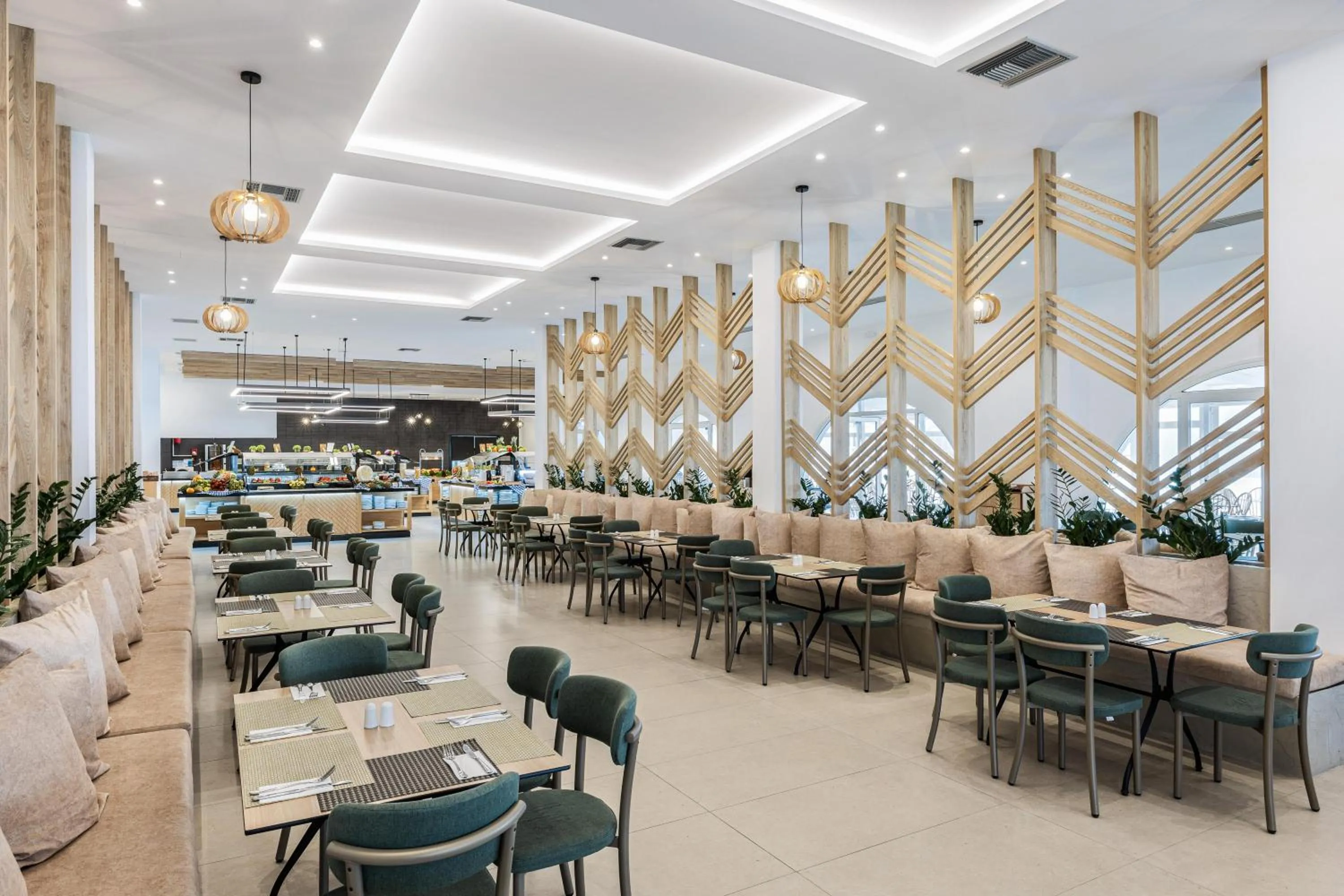 Restaurant/places to eat in White Olive Marine Aquapark