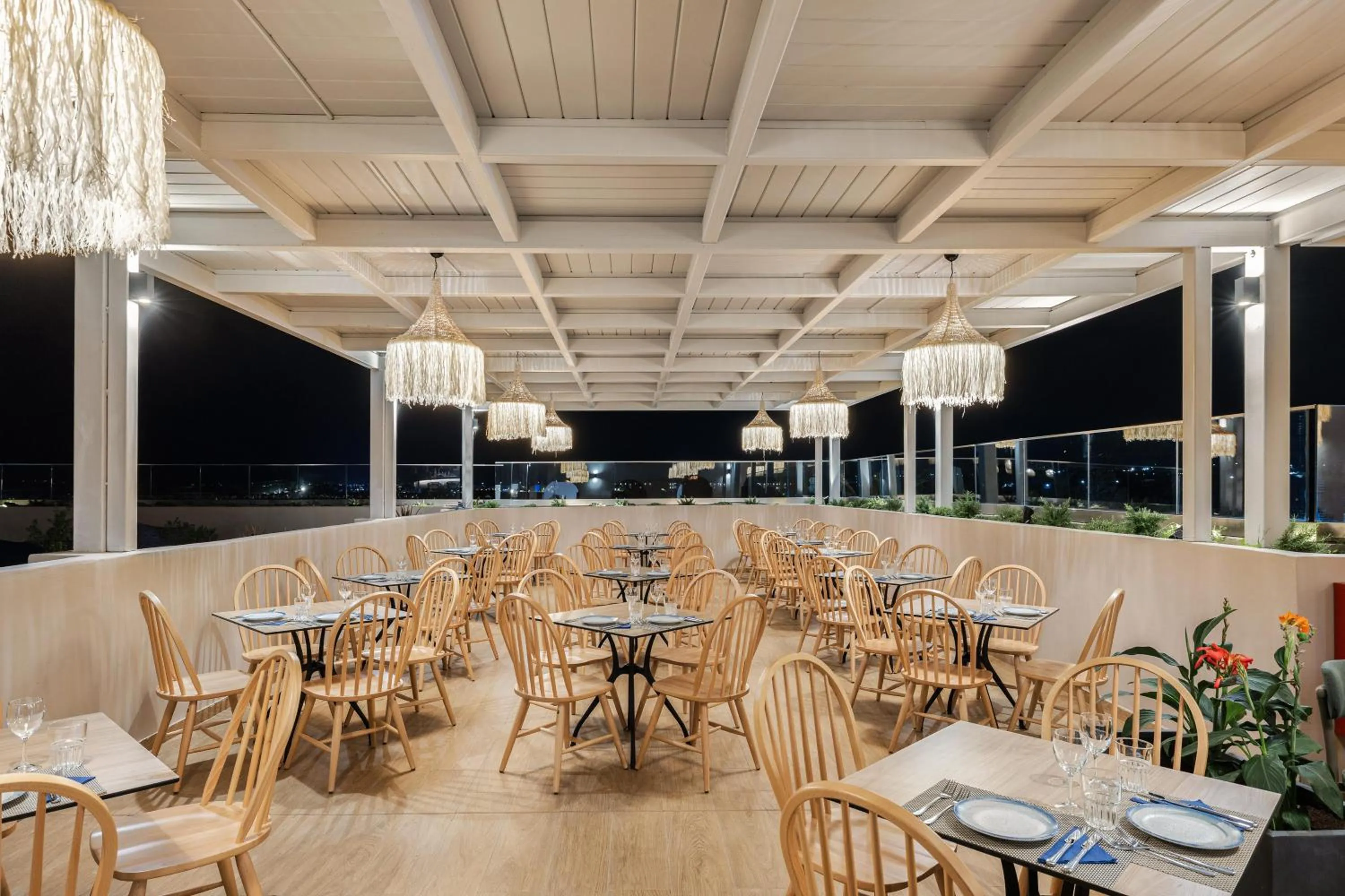 Restaurant/places to eat in White Olive Marine Aquapark