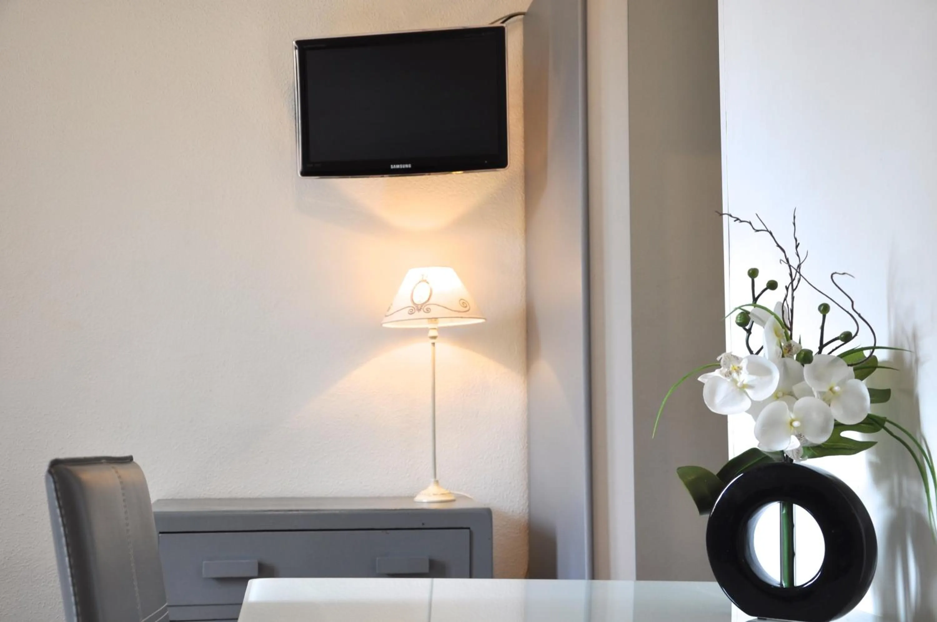 Bedroom in SeaYouSoon Inn Cannes - Studios