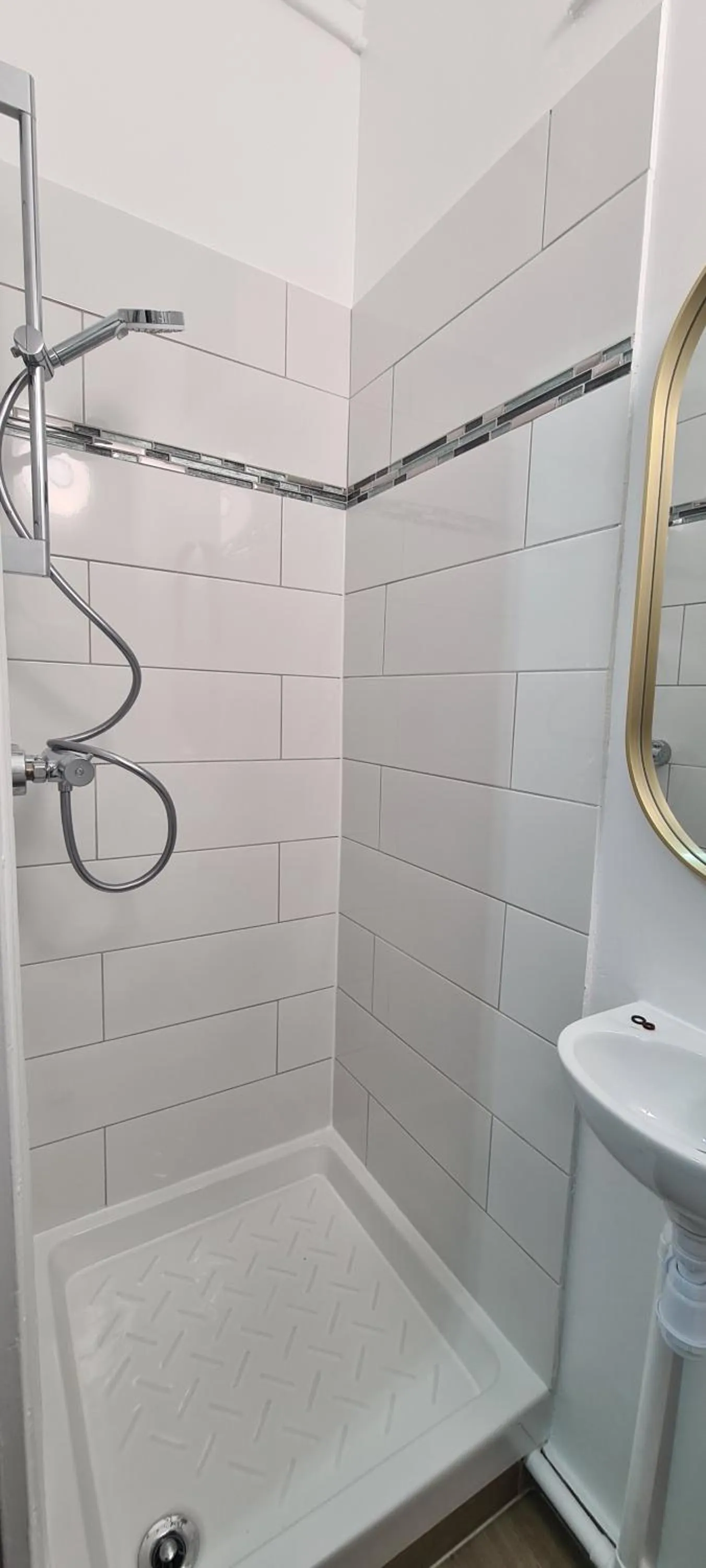 Shower in SeaYouSoon Inn Cannes - Studios