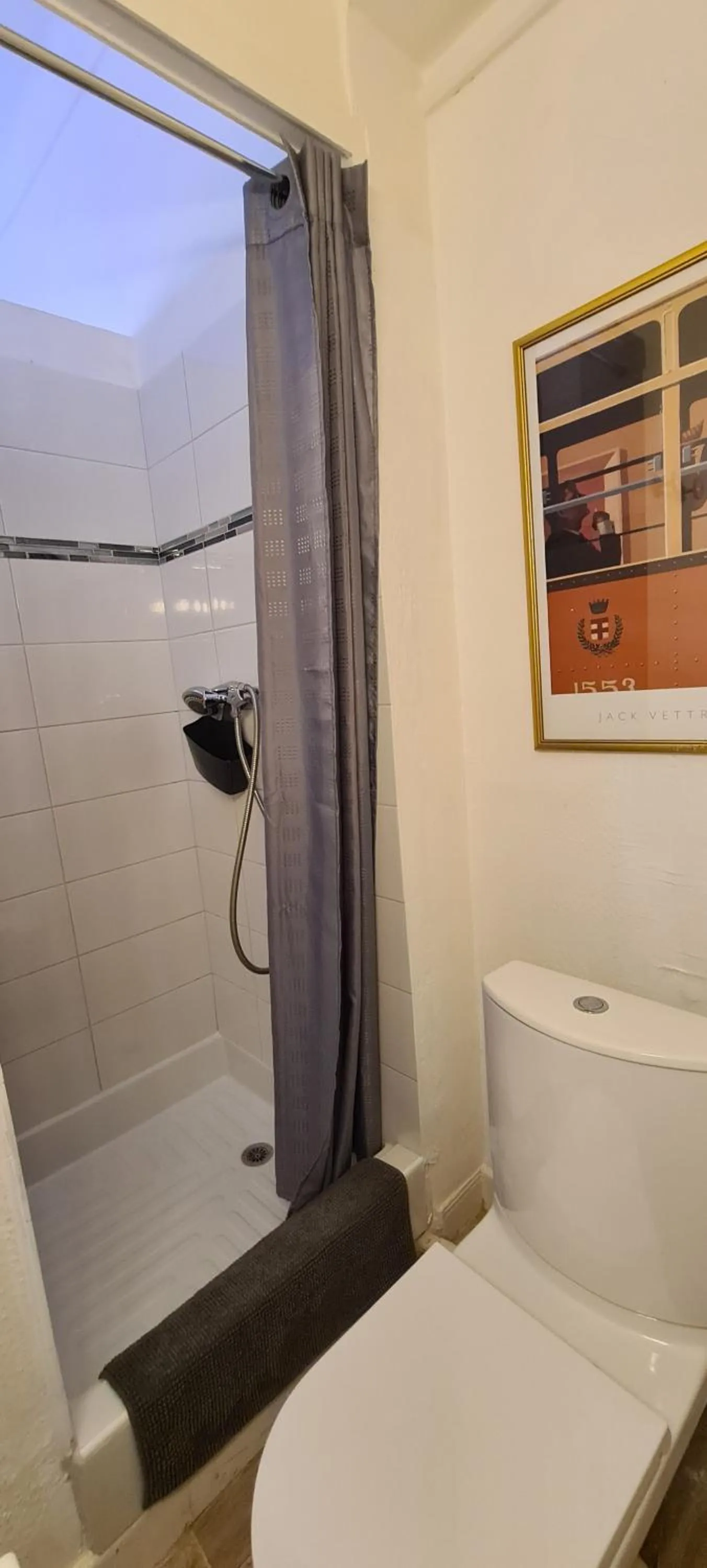 Shower in SeaYouSoon Inn Cannes - Studios