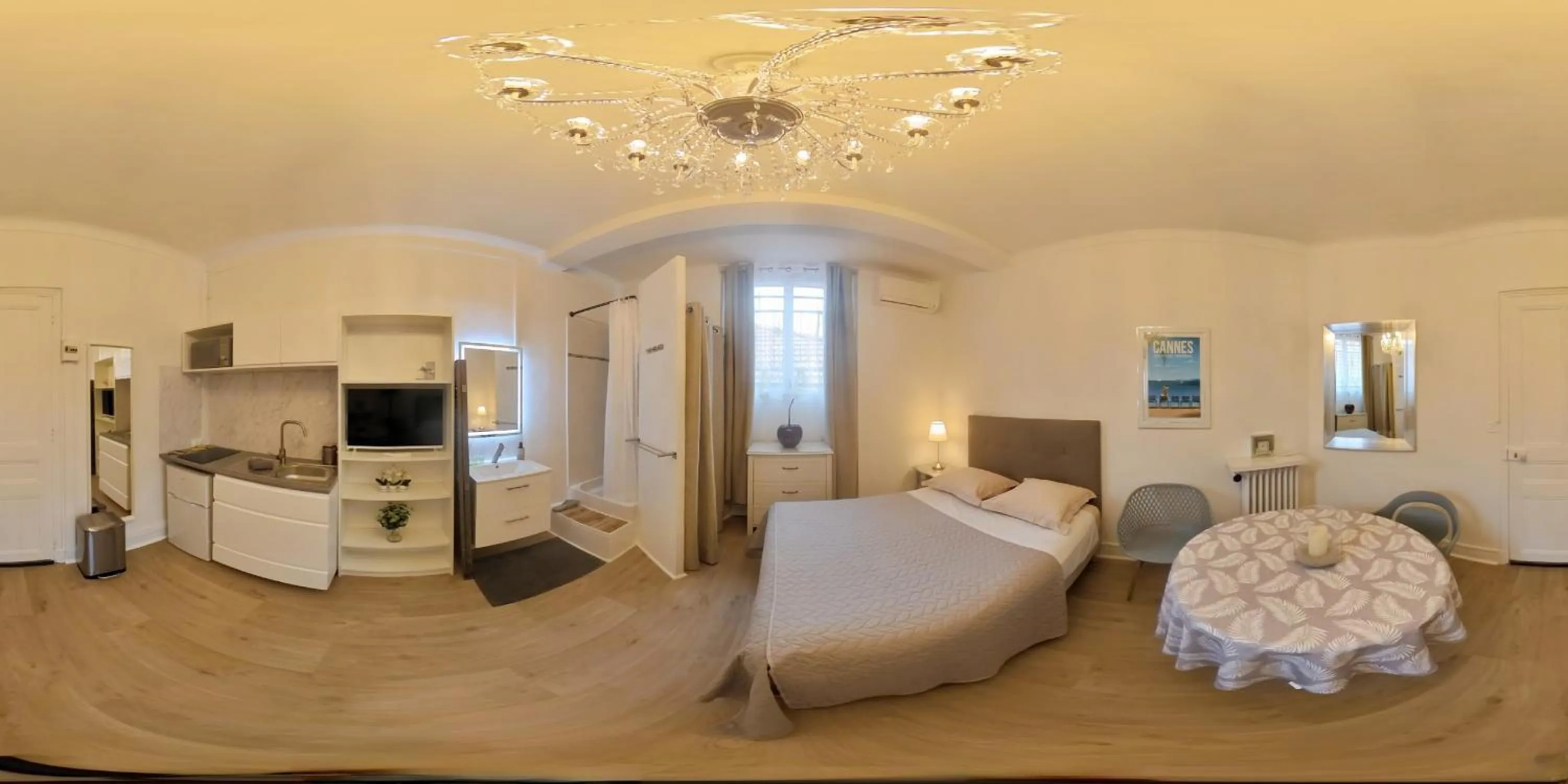 Photo of the whole room, Bed in SeaYouSoon Inn Cannes - Studios