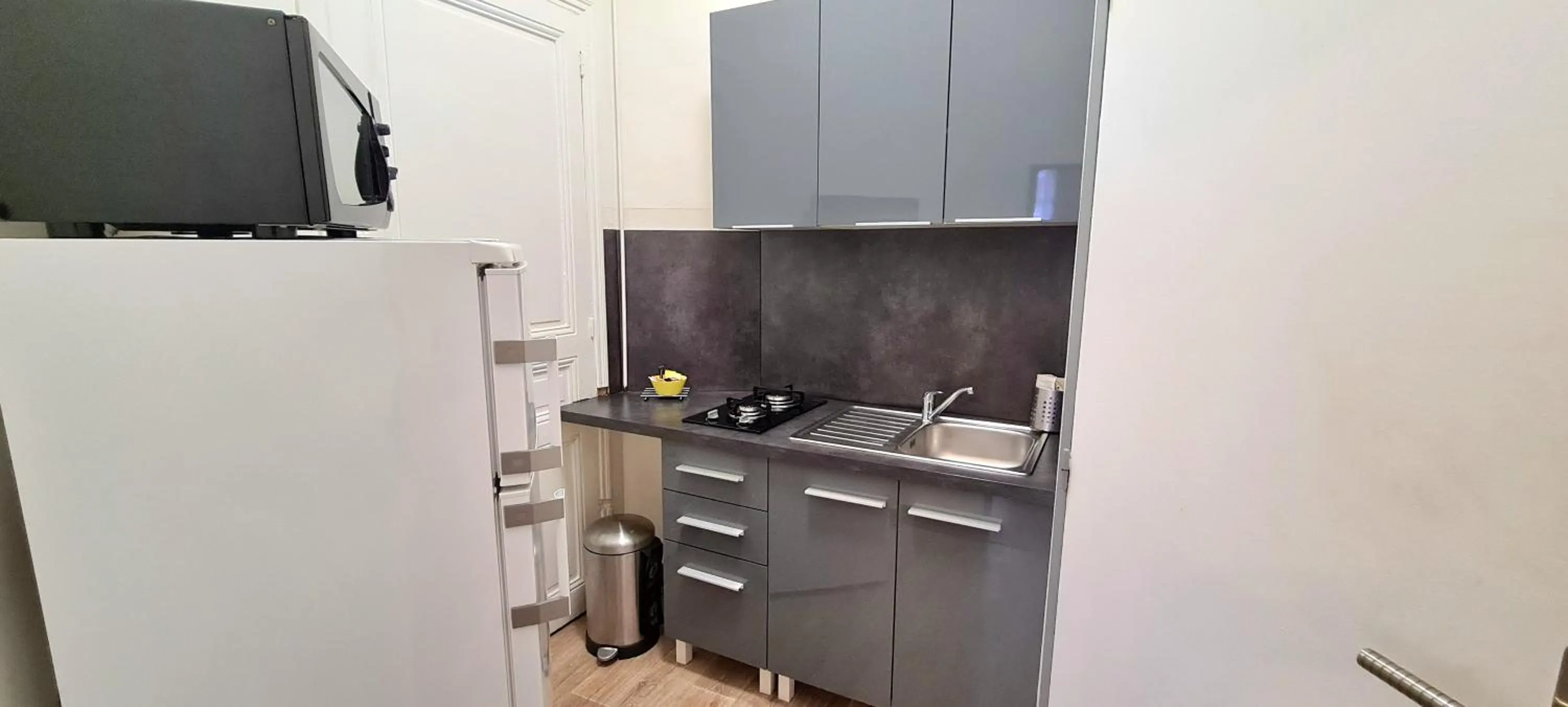 Kitchen or kitchenette in SeaYouSoon Inn Cannes - Studios
