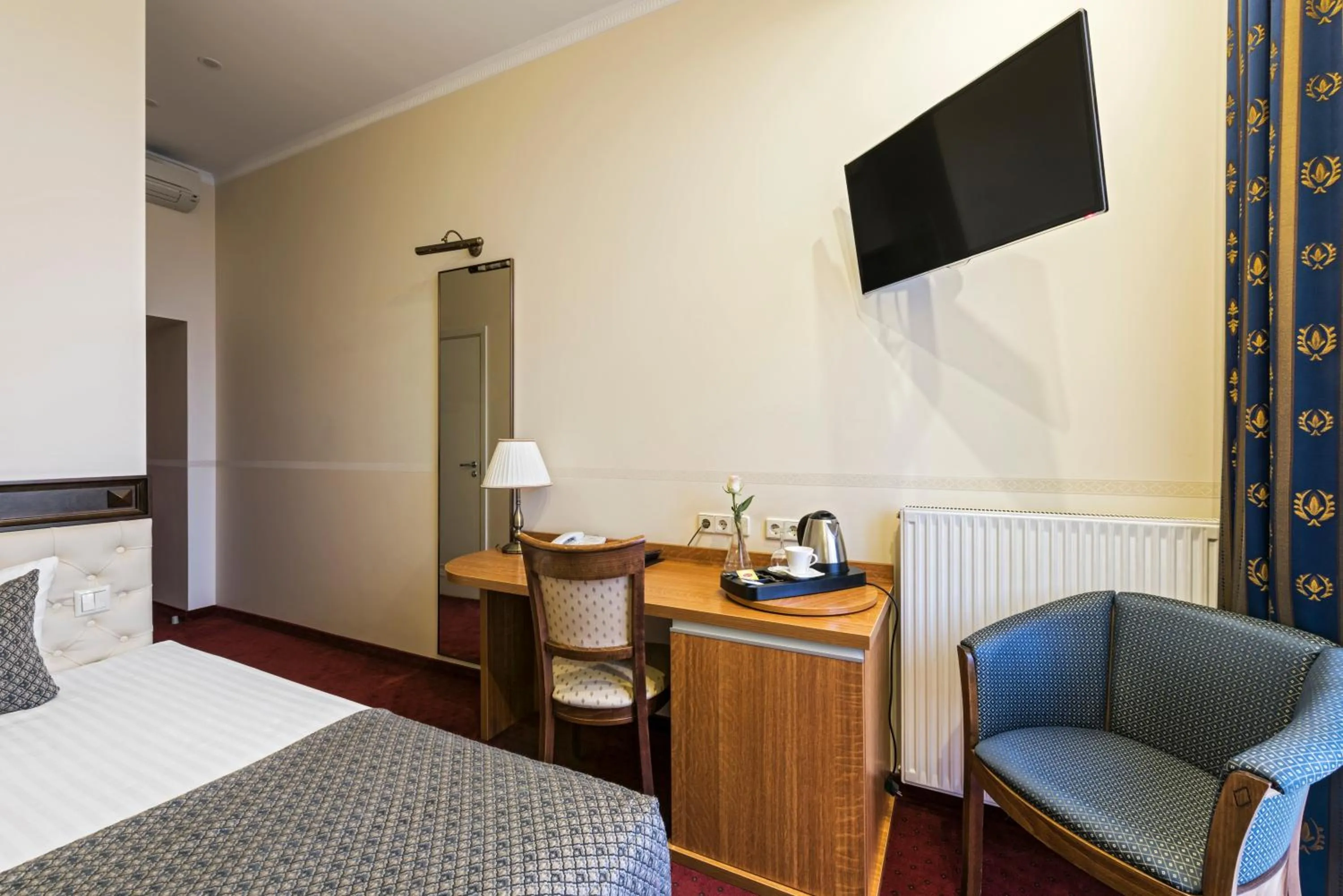 Bedroom, Bed in Congress Hotel