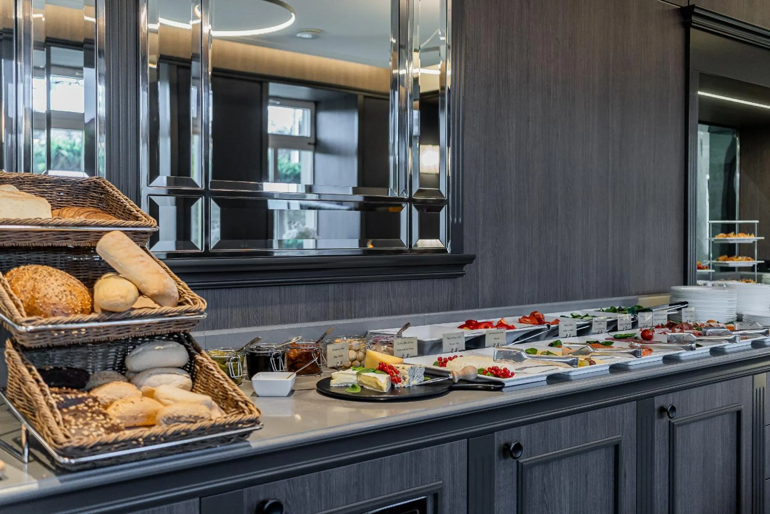 Restaurant/places to eat in Congress Hotel