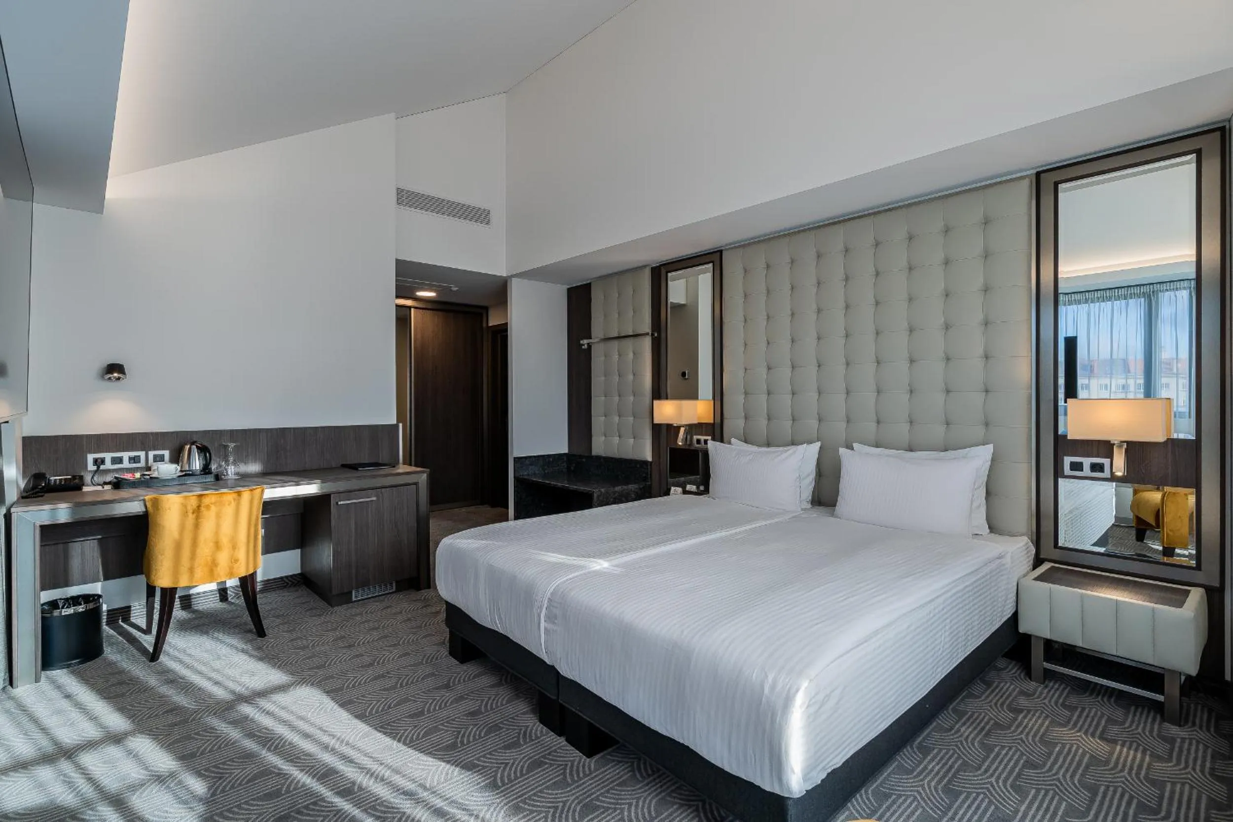 Seating area, Bed in Congress Hotel