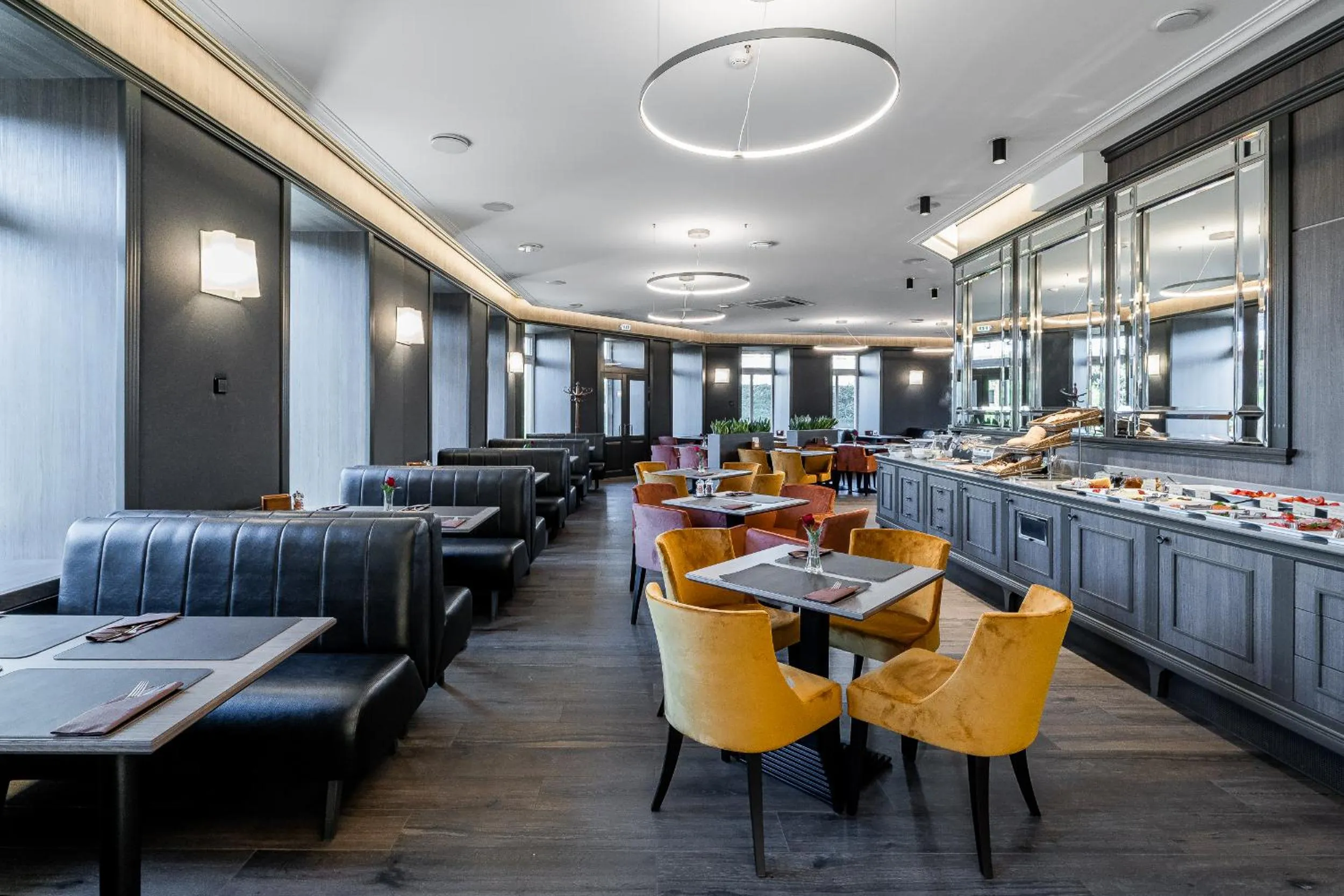 Restaurant/places to eat in Congress Hotel