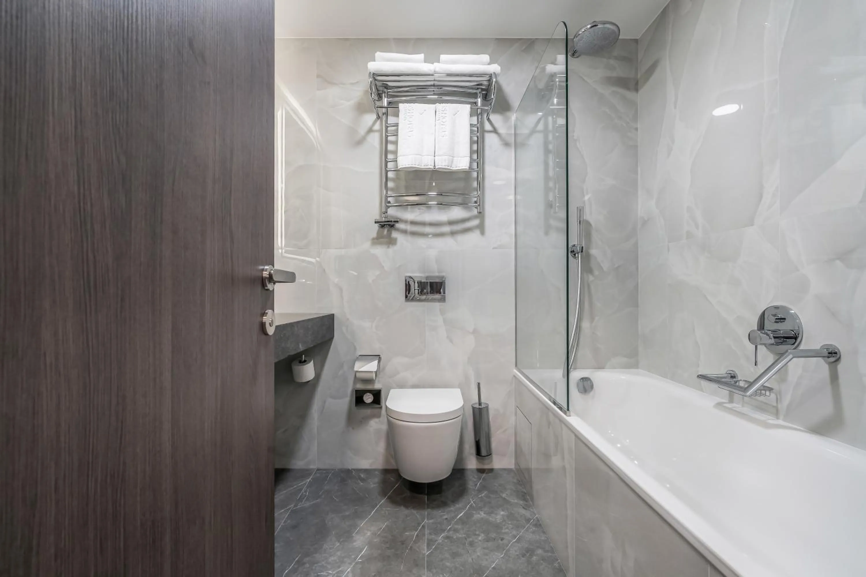 Bathroom in Congress Hotel