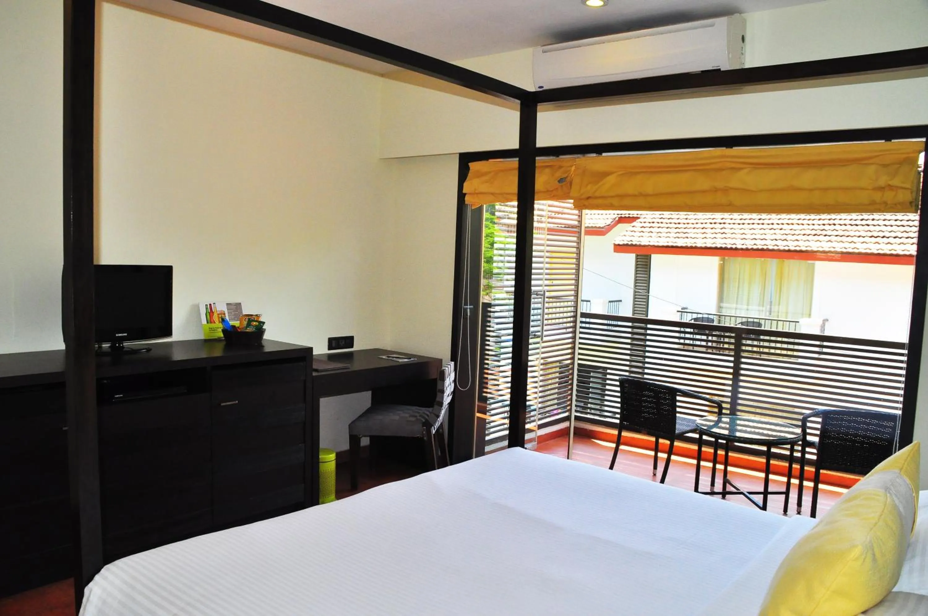 Photo of the whole room, Bed in Kyriad Prestige Calangute Goa by OTHPL