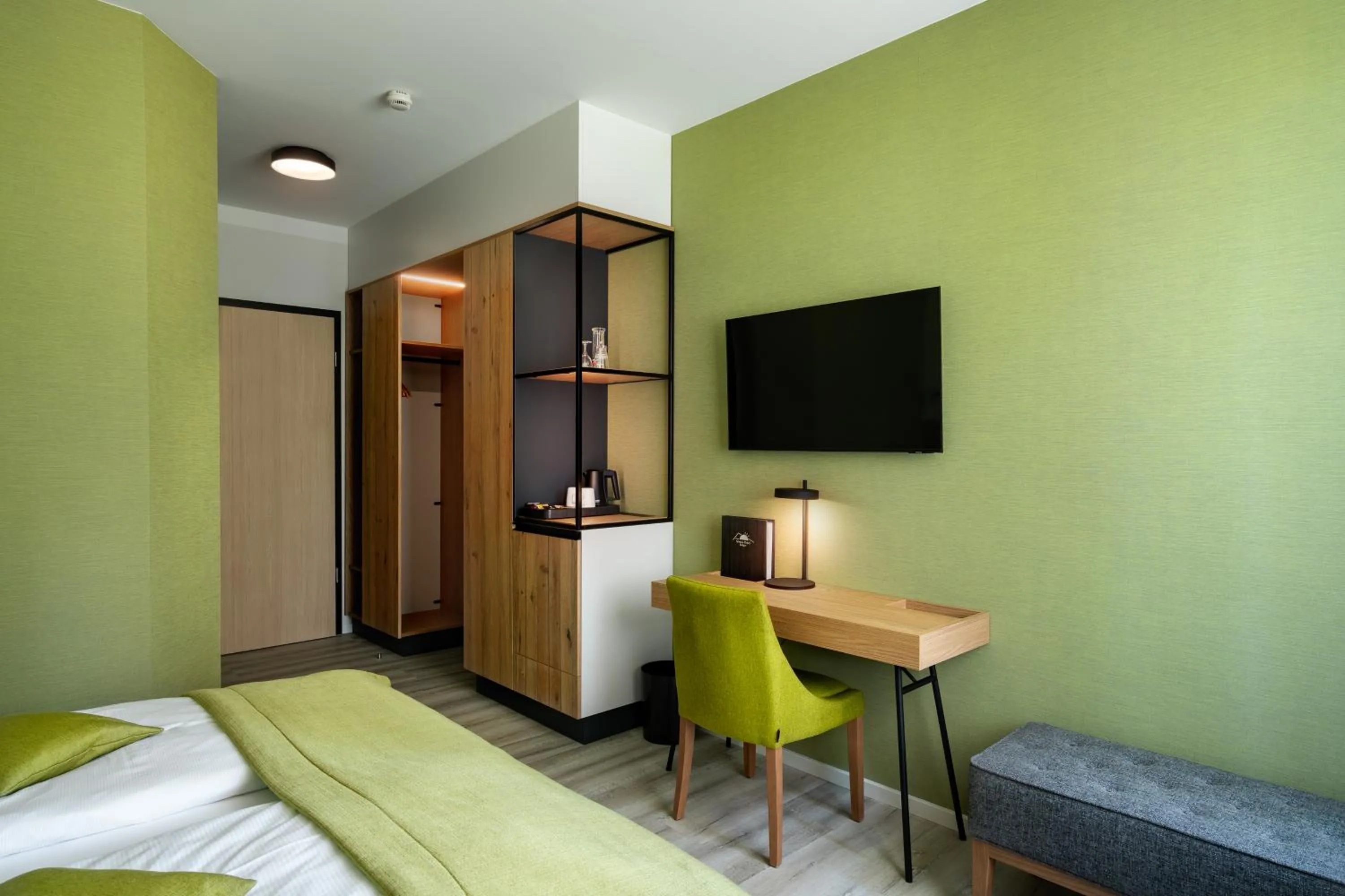 TV and multimedia, Bed in Atrium Hotel Krüger