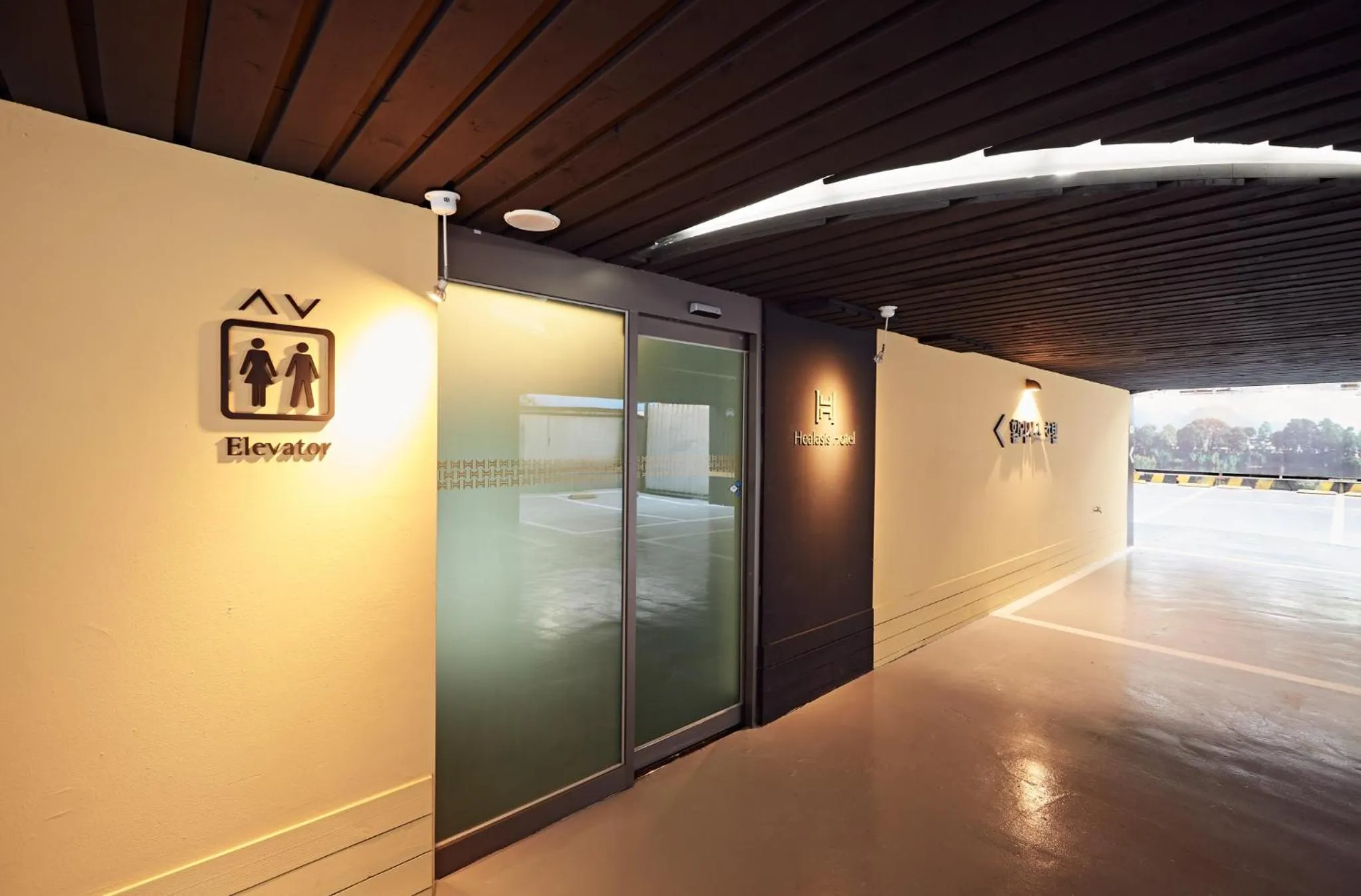 Facade/entrance in Healasis