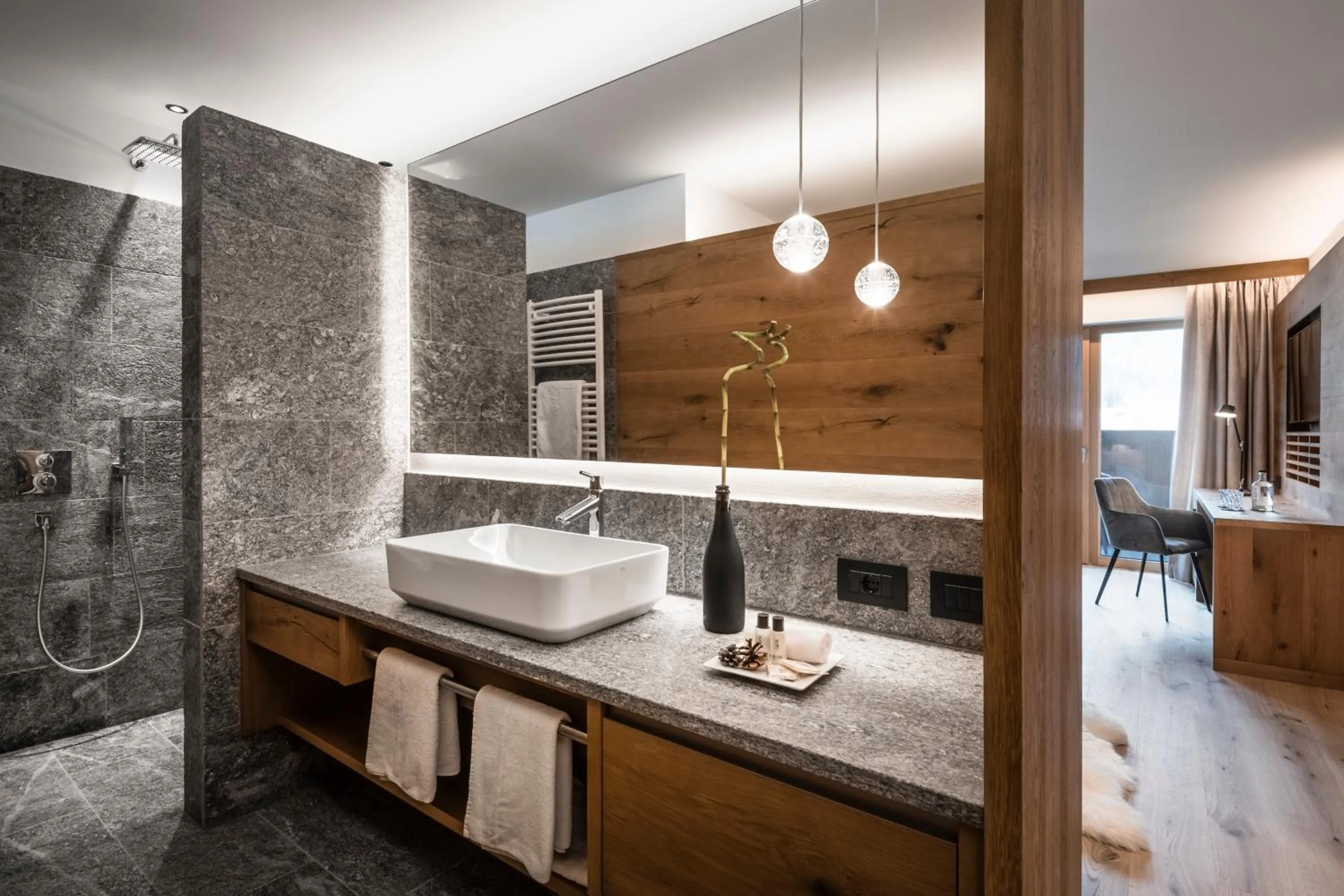 Bathroom in Hotel La Majun