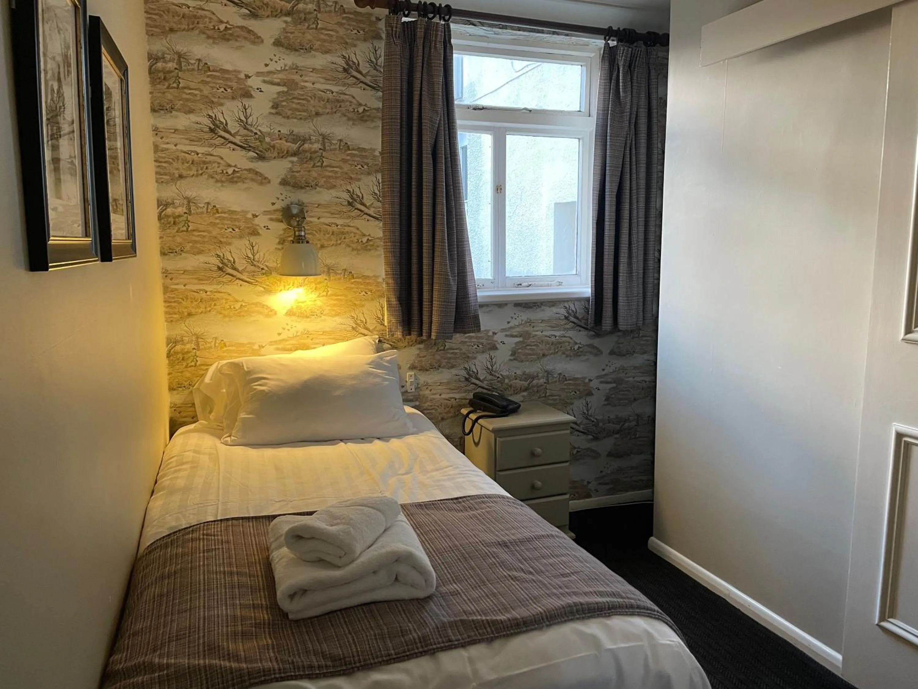 Bed in The Bridge Inn