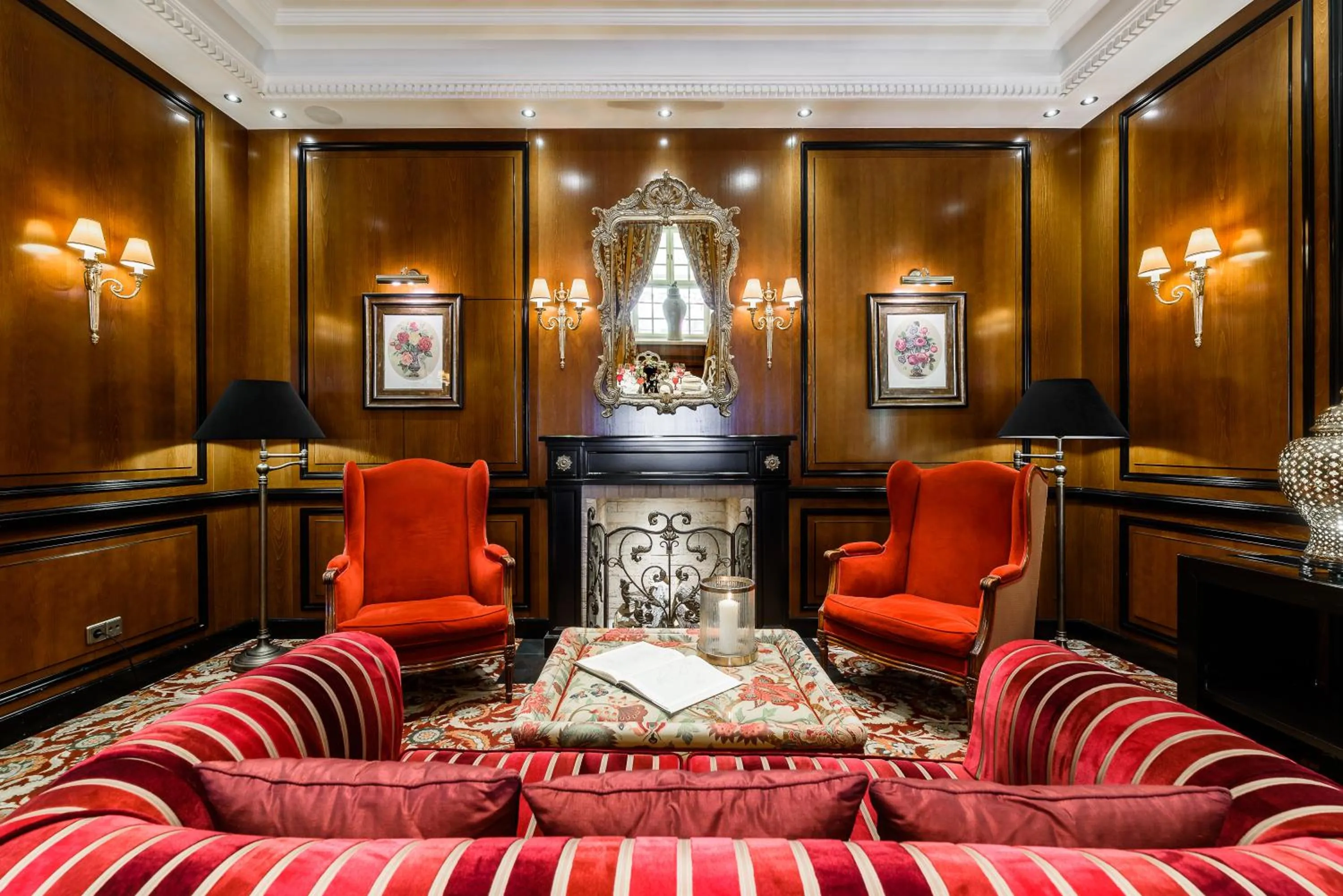 Lounge or bar in NARUTIS Hotel - Small Luxury Hotels of The World