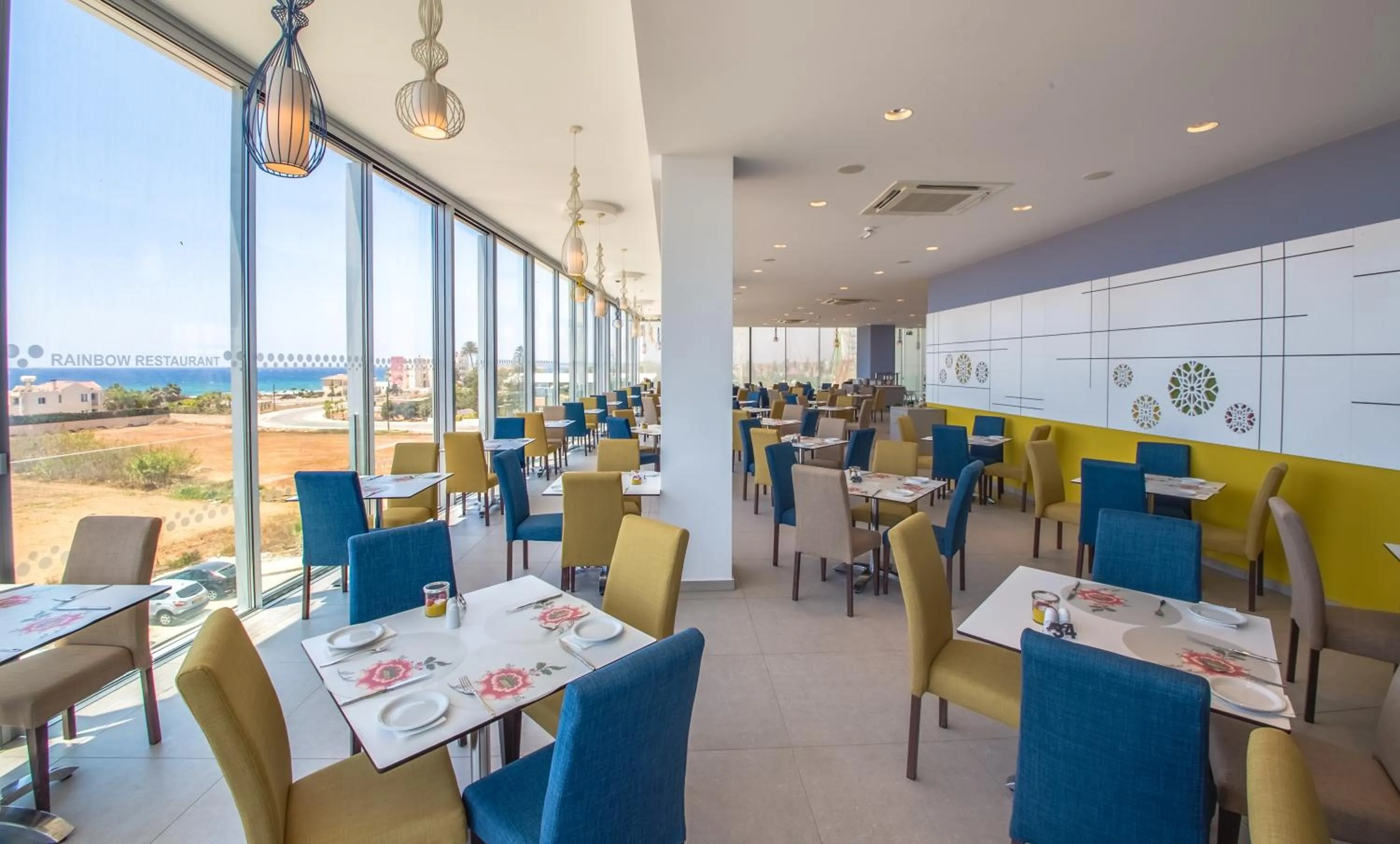 Restaurant/places to eat in Nicholas Color Hotel