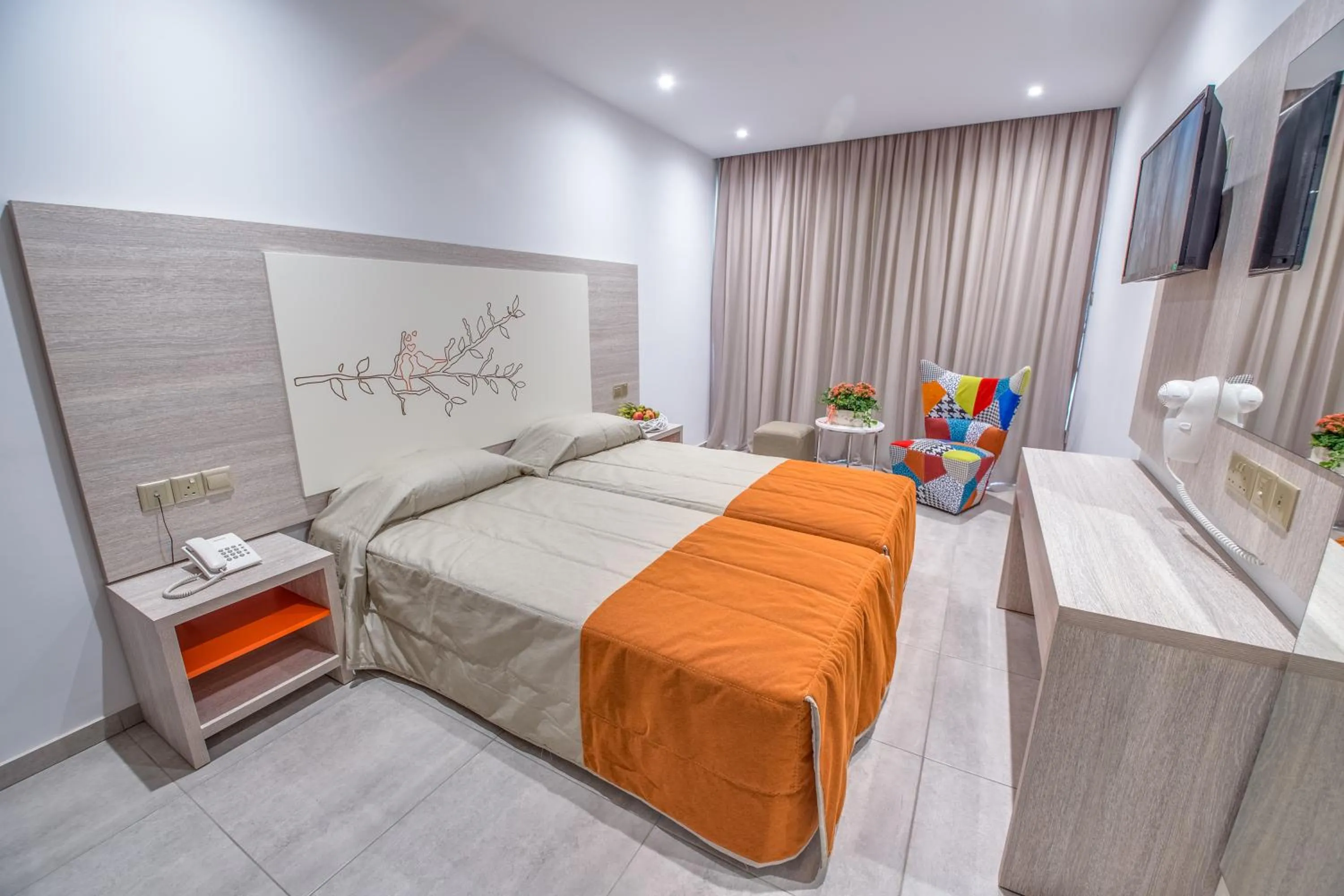 Photo of the whole room, Bed in Nicholas Color Hotel