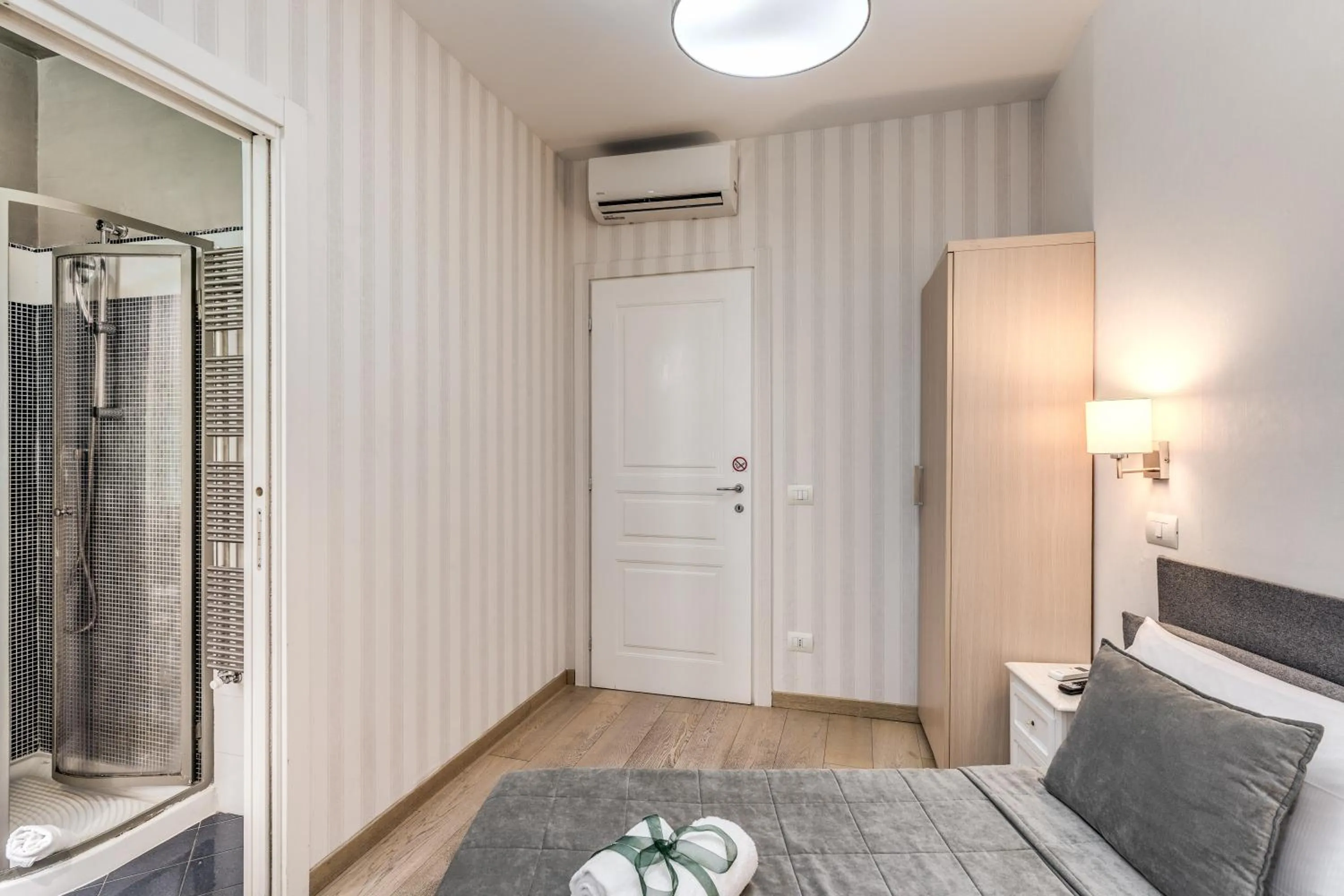 Photo of the whole room in Marta Inn