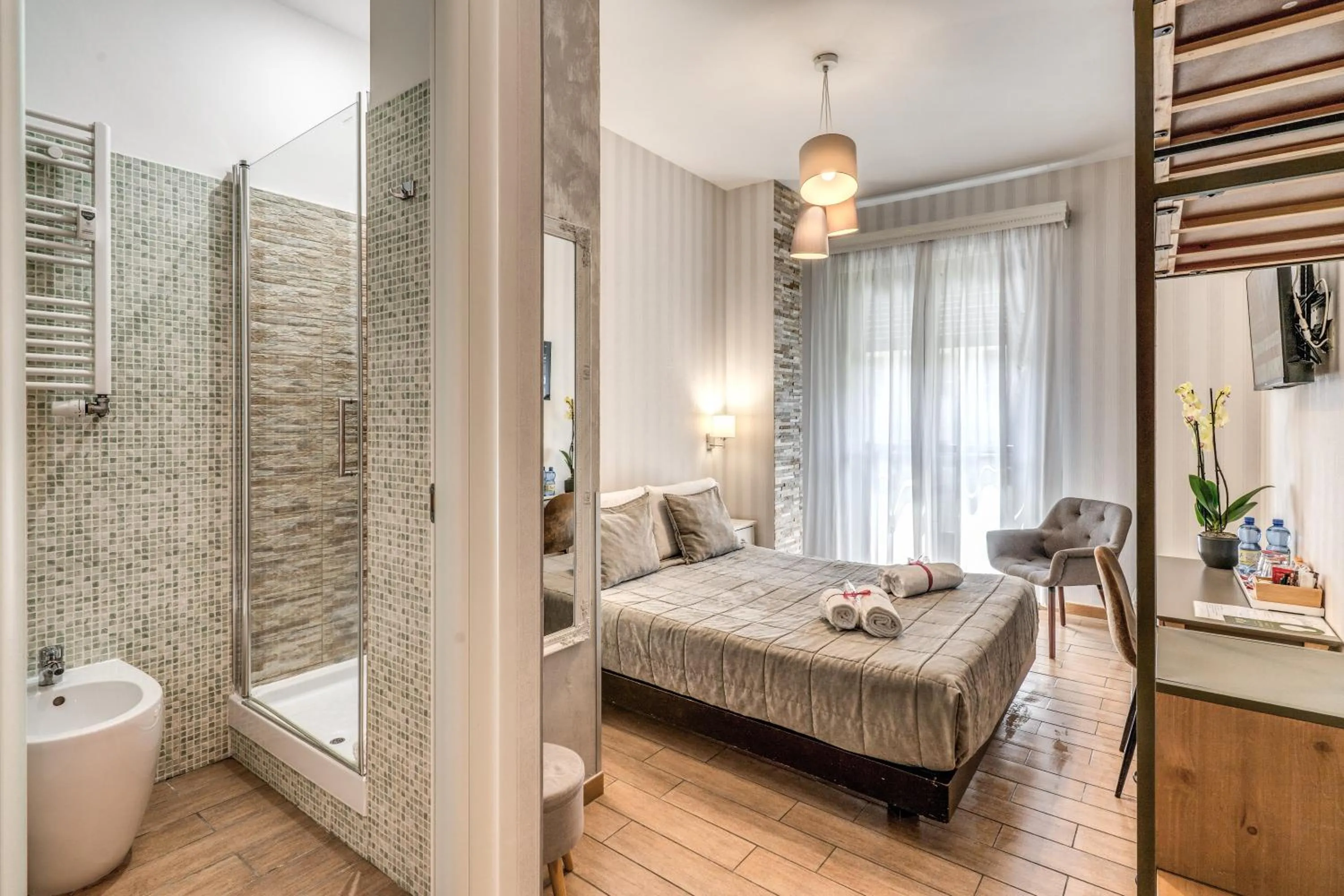 Bathroom, Bed in Marta Inn