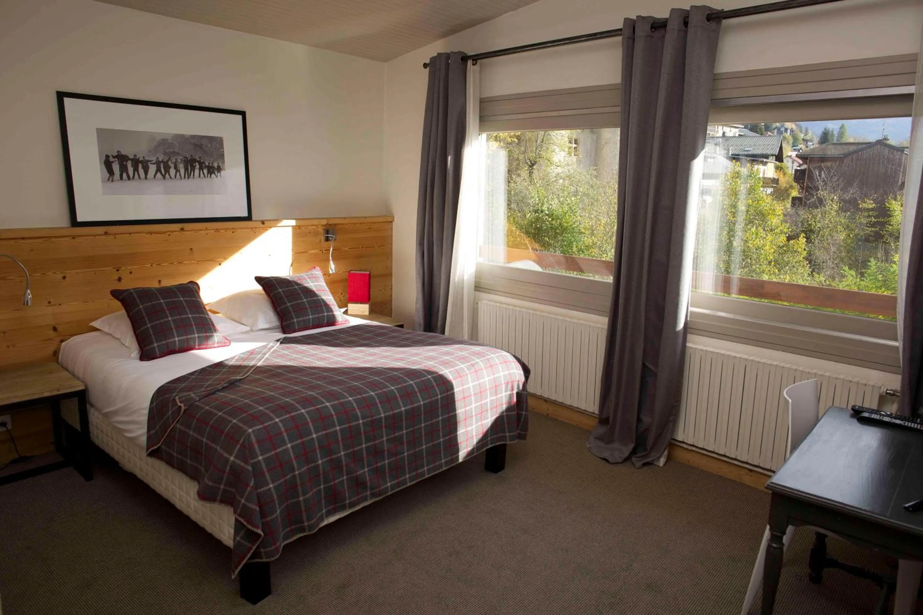 Photo of the whole room, Bed in Hôtel Val d'Este