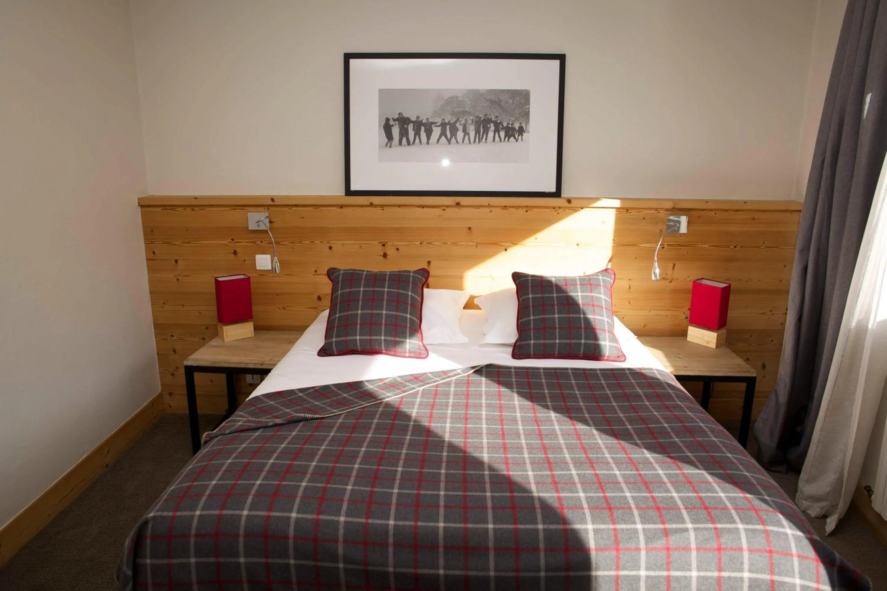 Photo of the whole room, Bed in Hôtel Val d'Este