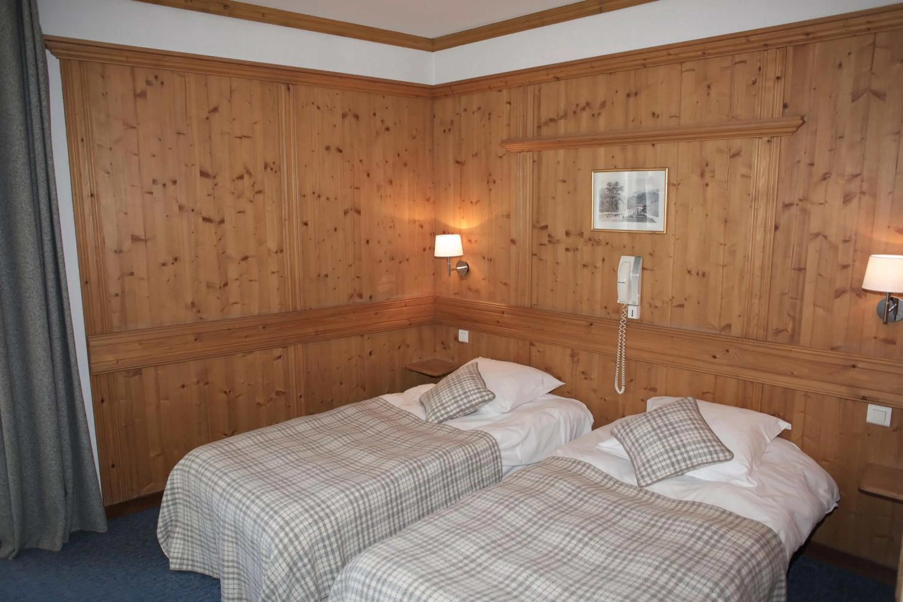 Photo of the whole room, Bed in Hôtel Val d'Este