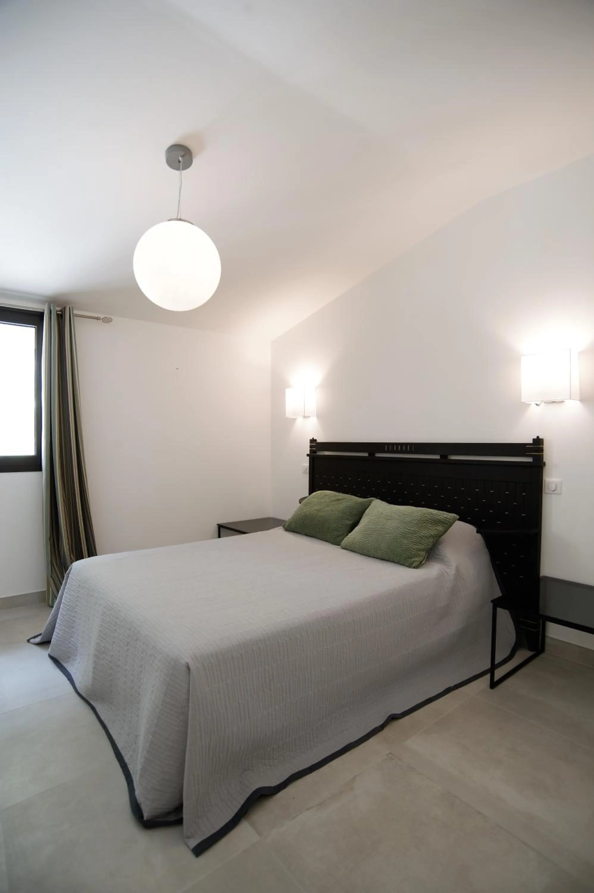 Bedroom, Bed in Les Appartements du Port