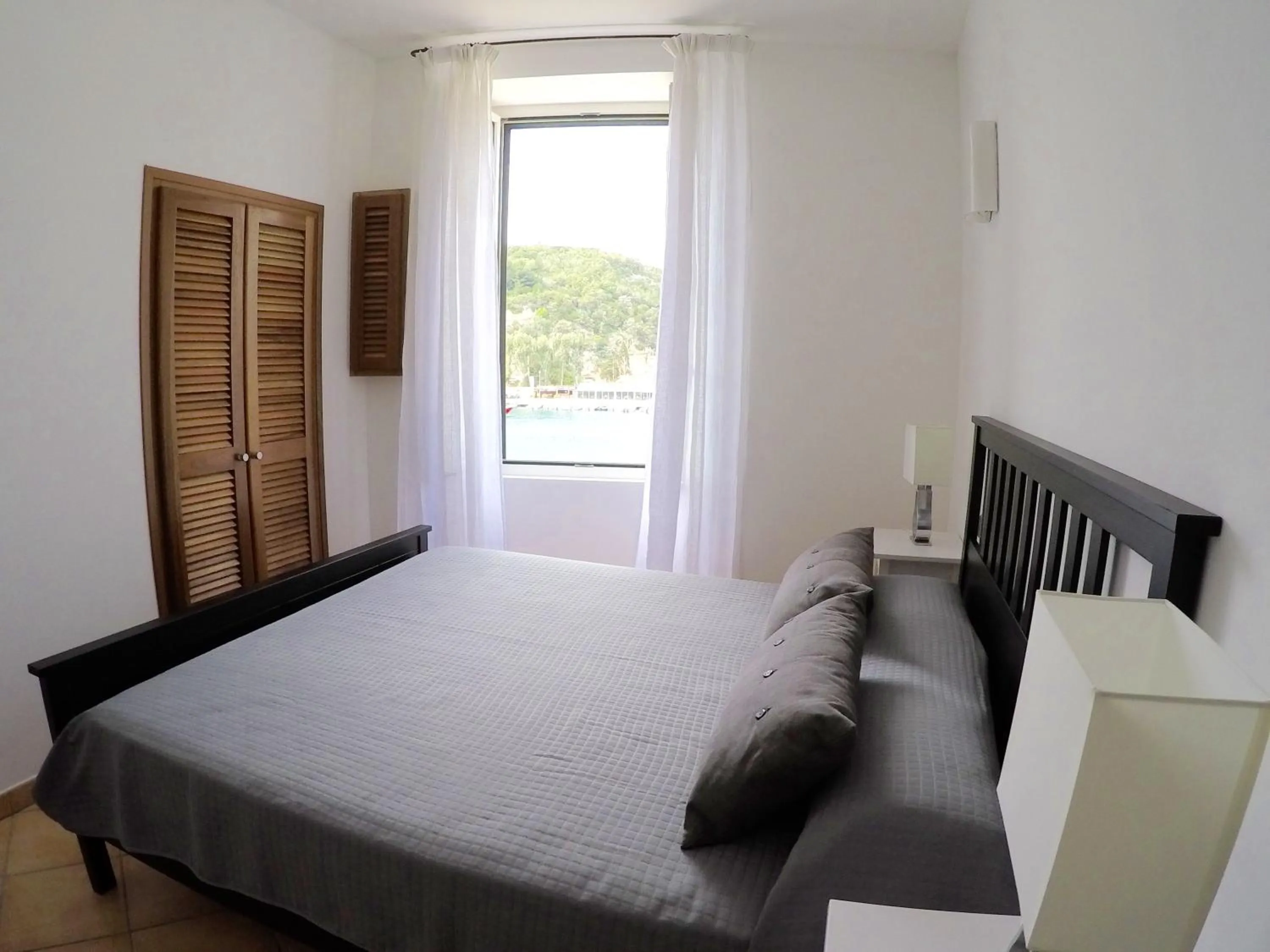 Bedroom, Bed in Les Appartements du Port