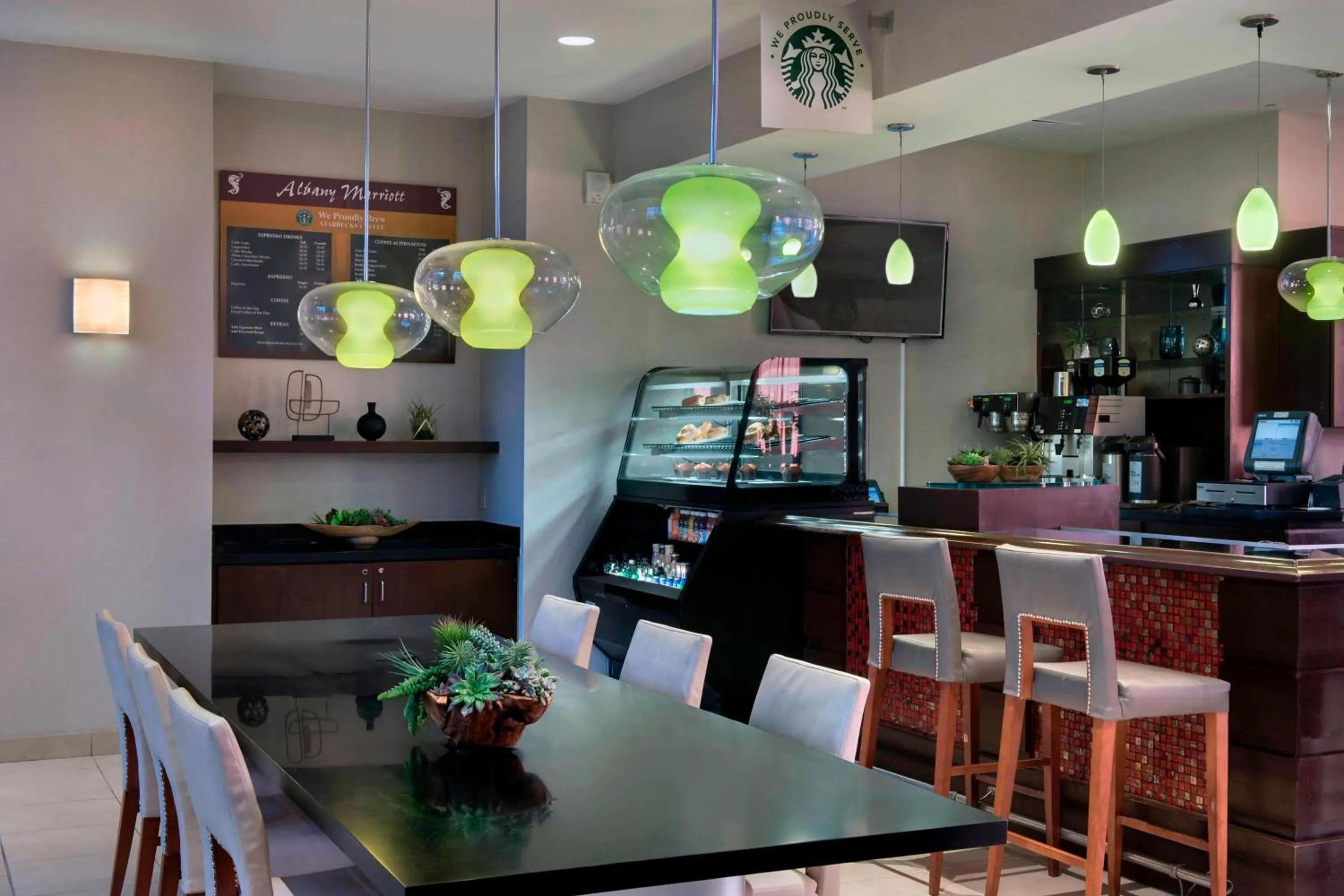 Restaurant/places to eat in Marriott Albany